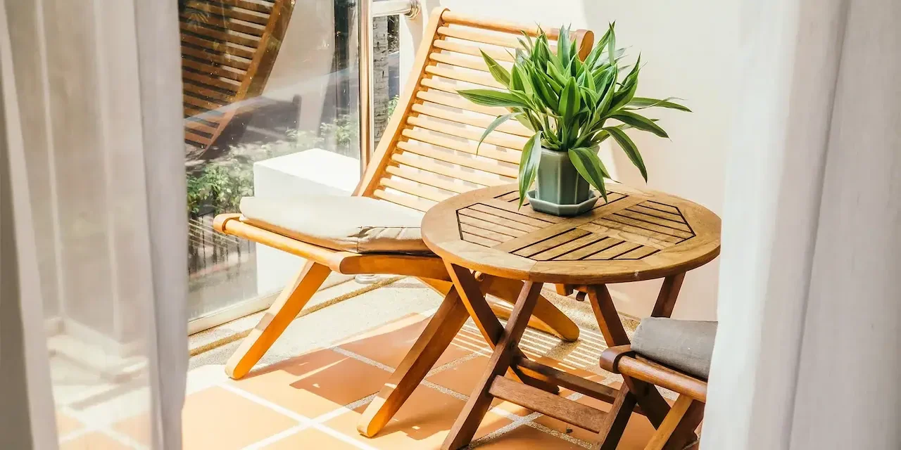 How to Maintain the Value of Teak Furniture Through Refinishing