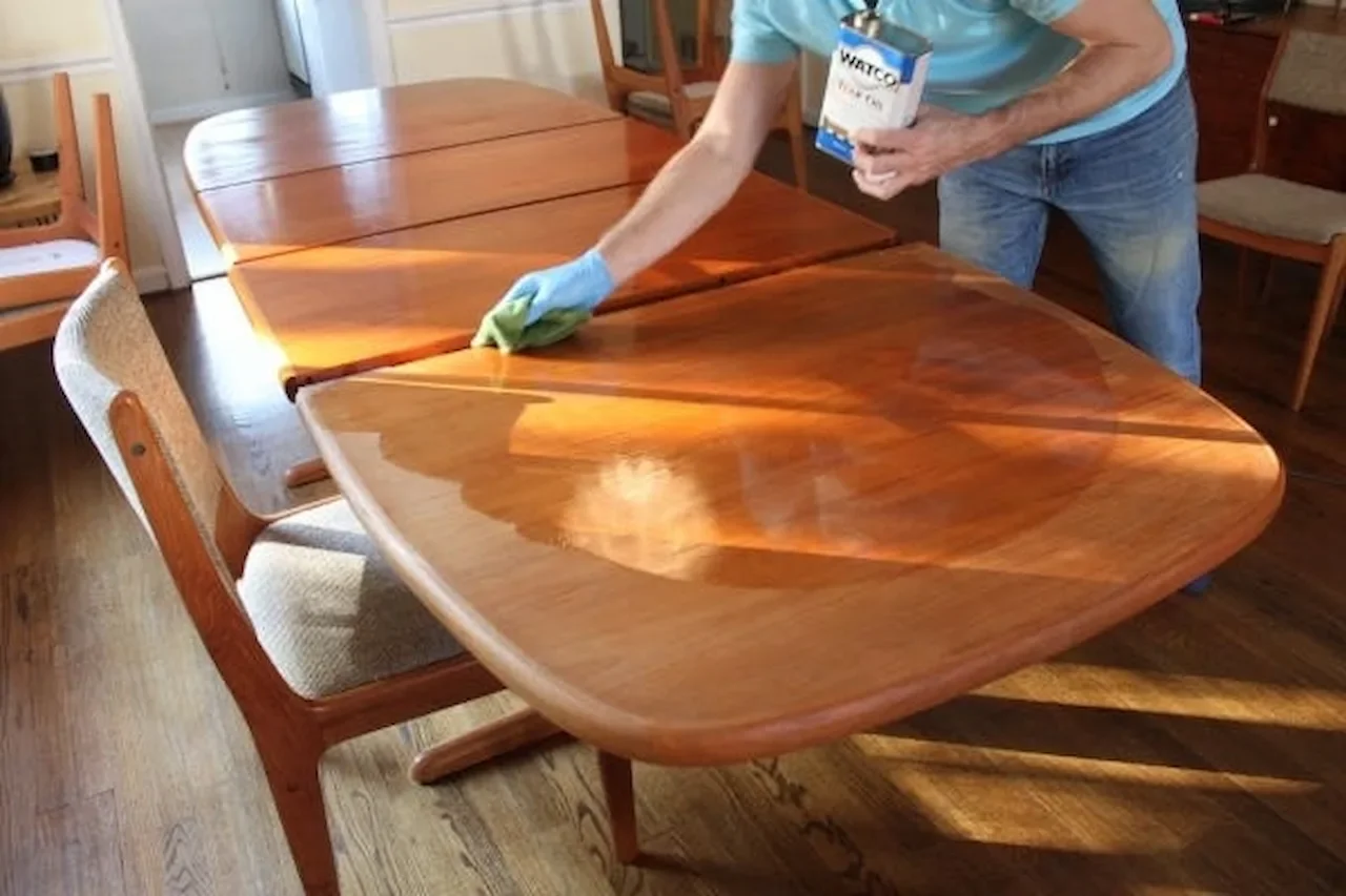 How to Maintain Teak Furniture After Refinishing