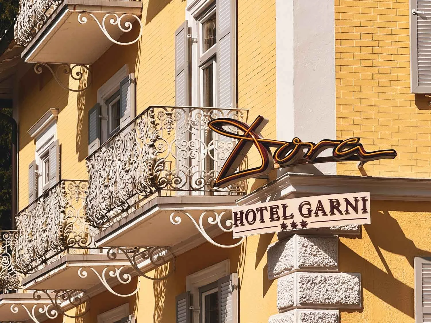 Villa Dora-Schild-1500.jpg