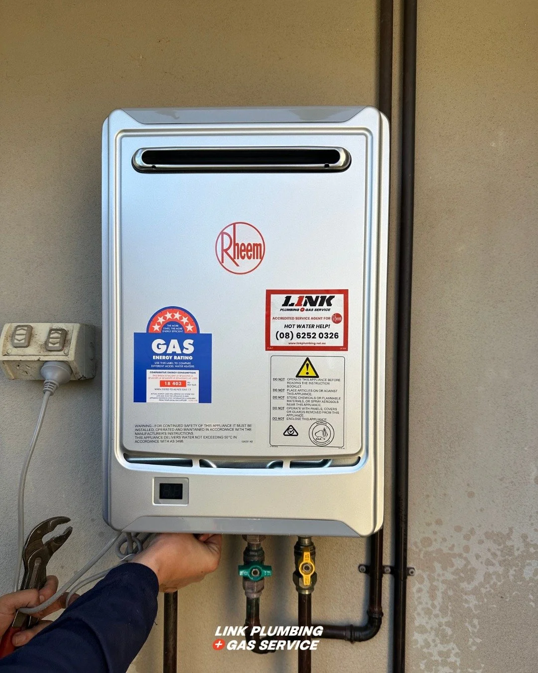 Another Rheem hot water unit going in. Reliable, efficient and built to handle Perth conditions. If your system is on its last legs, we can replace it with something that will keep up with your home.

Give us a call (08) 6252 0326 📞