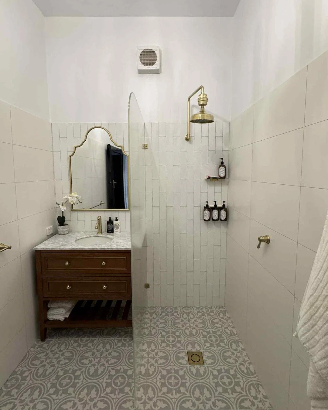 Who doesnt love a before and after? 🤍

Especially when it looks like this! Bathroom renovation in Nedlands, WA.

Give us a call to book in your next renovation (08) 6252 0326 📞