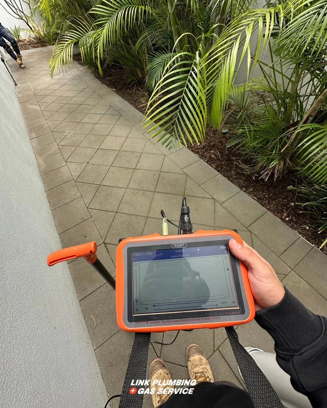 At Link Plumbing, we don&rsquo;t guess leaks&mdash;we listen for them. 

Using advanced acoustic leak detection, we can pinpoint hidden leaks behind walls, under floors, and even underground&mdash;without unnecessary digging or damage. This means fas