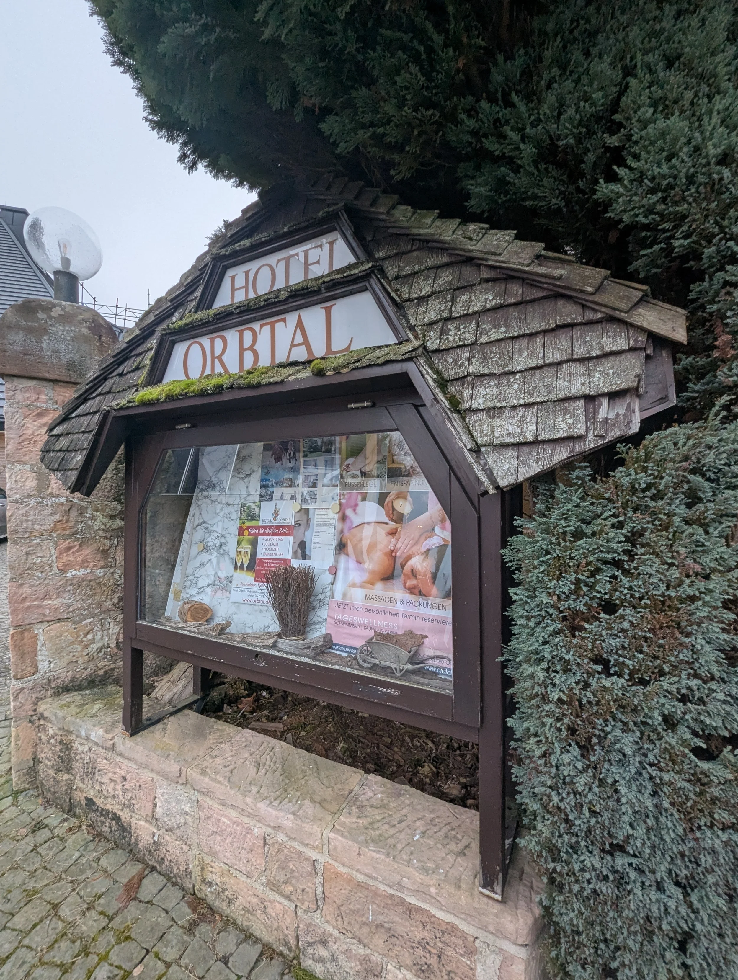 Das Willkommensschild vom Hotel Orbtal
