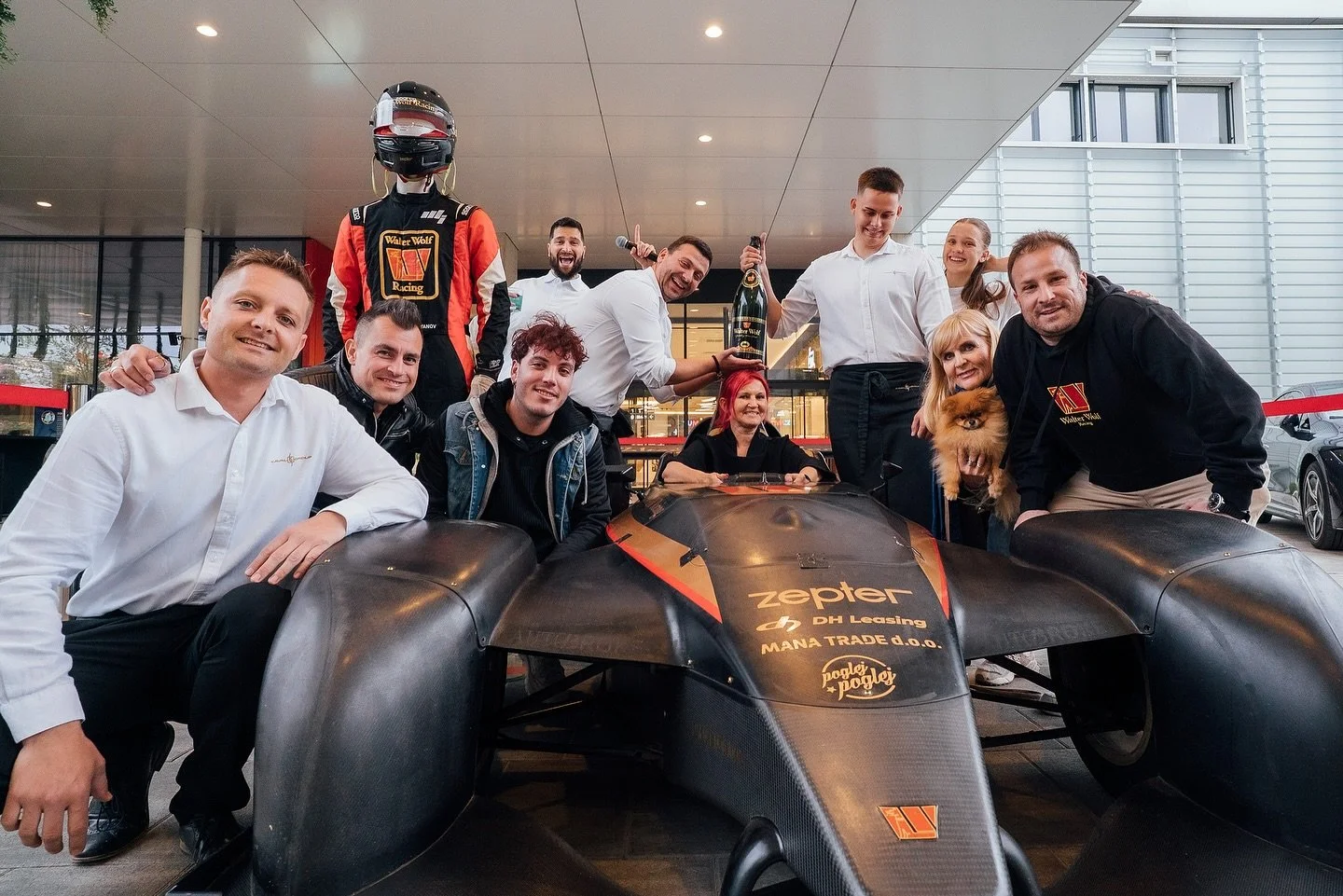 🏁🥂🎶 𝗩 𝗼𝗯𝗷𝗲𝗺𝘂 𝗵𝗶𝘁𝗿𝗼𝘀𝘁𝗶, 𝗱𝗼𝗯𝗿𝗲𝗴𝗮 𝗼𝗸𝘂𝘀𝗮 𝗶𝗻 𝗴𝗹𝗮𝘀𝗯𝗲𝗻𝗶𝗵 𝘃𝗶𝗯𝗿𝗮𝗰𝗶𝗷

Pred tednom dni smo se v Loliti Supernova zbrali ob pravem dirka&scaron;kem doživetju, kjer smo na simulatorju formule merili svoje reflekse 