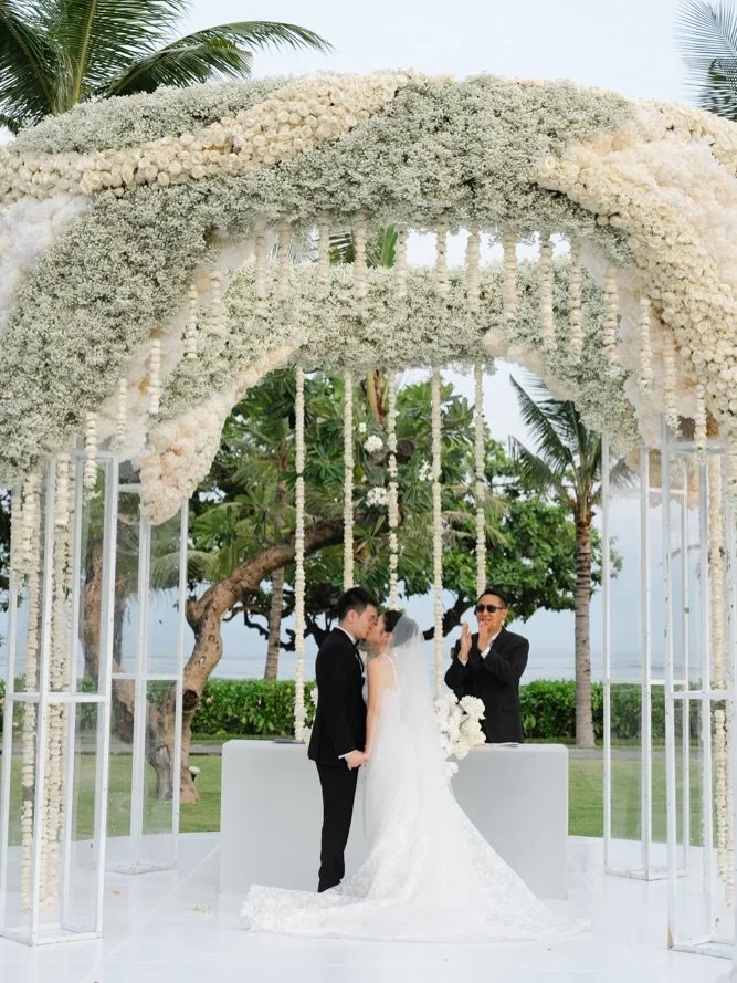 A moment held in white for J+R ❄️