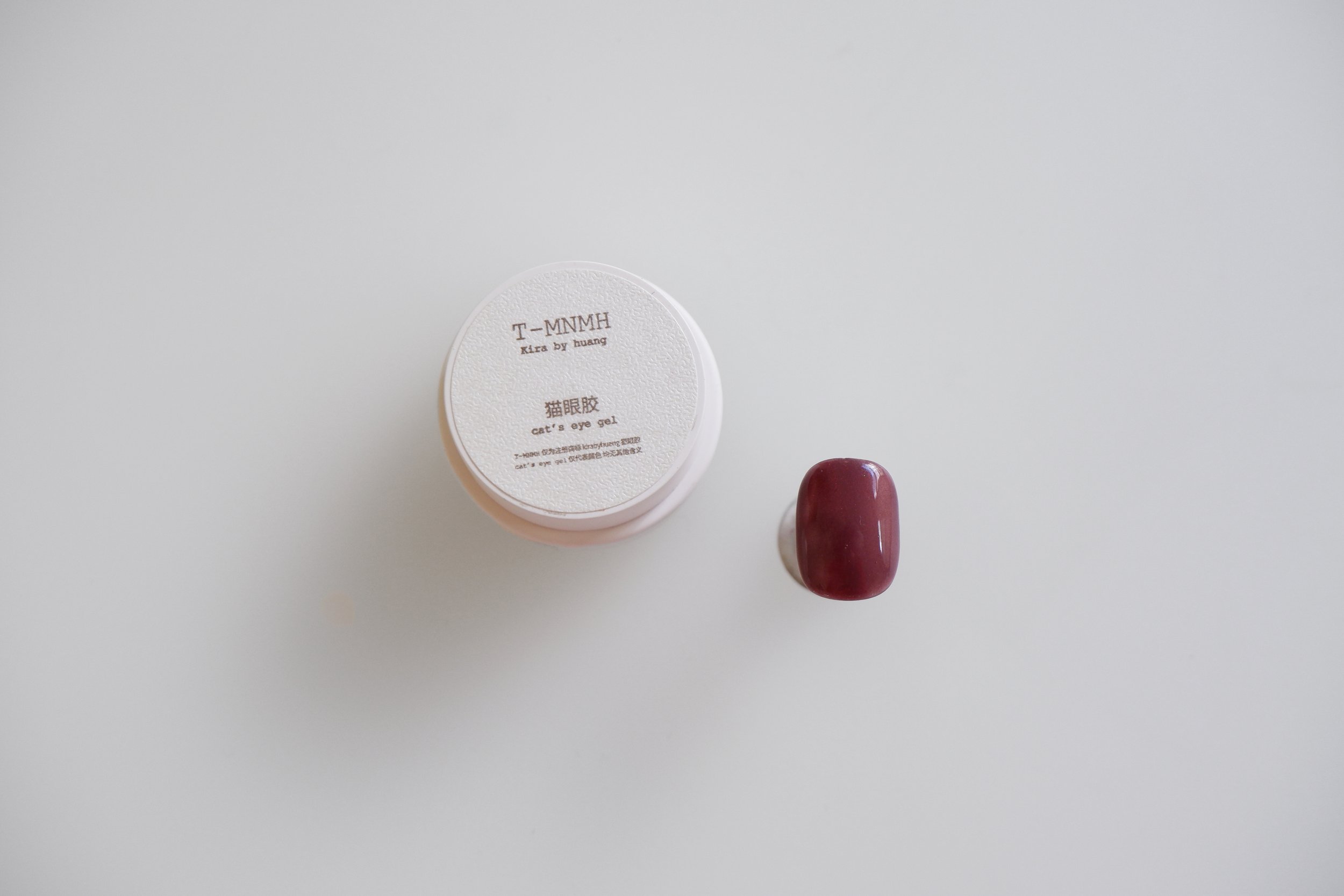 Kira by Huang Magnet Gel in Soft Red – Soft Focus Magnetic Nail Art Gel