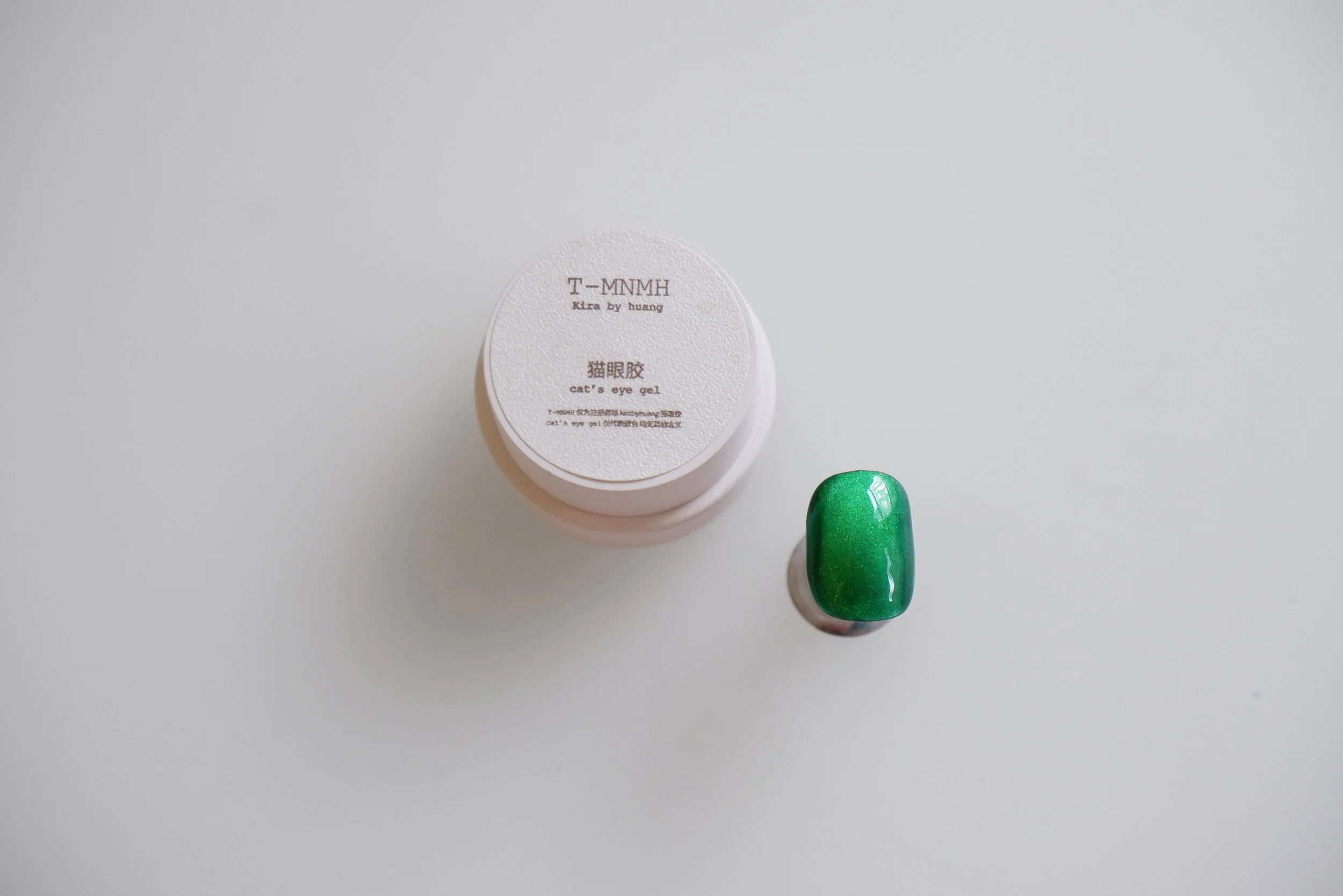 Kira by Huang Magnet Gel in Green – Soft Focus Magnetic Nail Art Gel