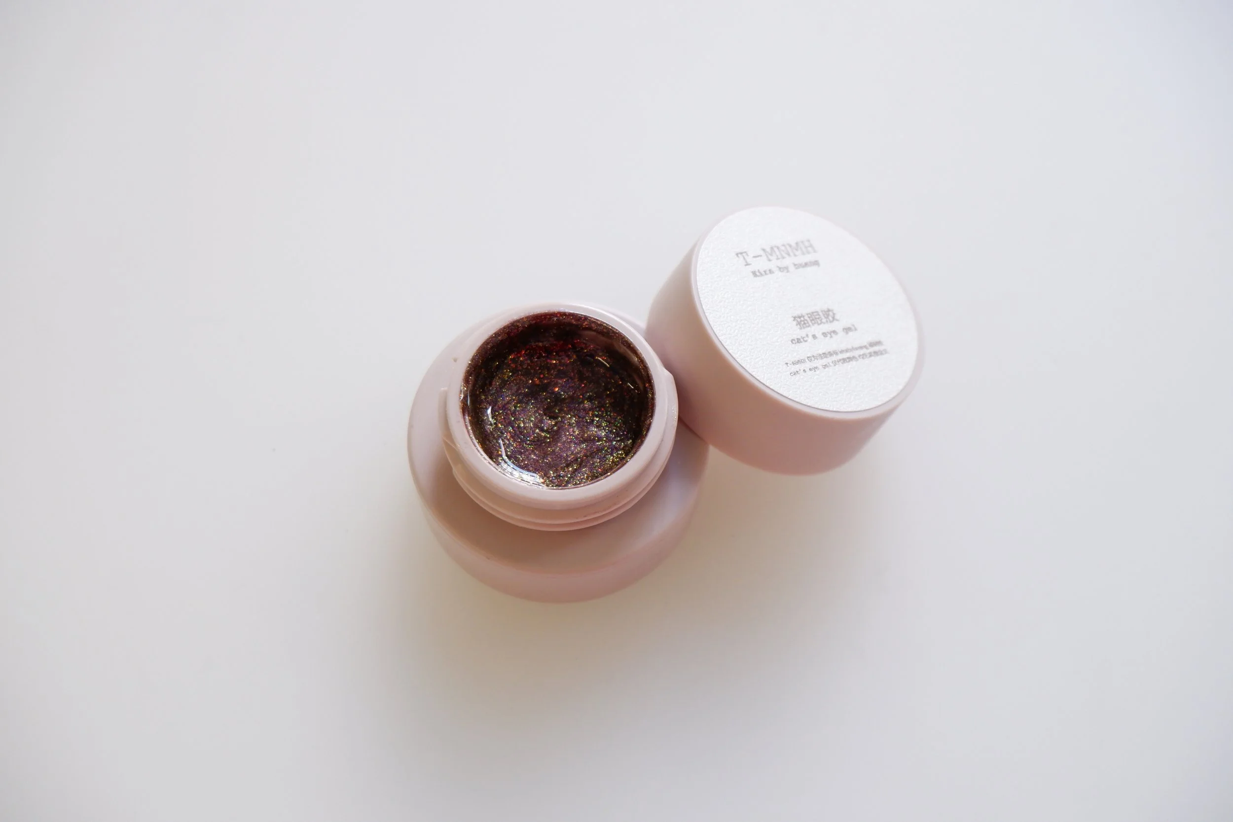 Kira by Huang Magnet Gel in Red Gold – Soft Focus Magnetic Nail Art Gel