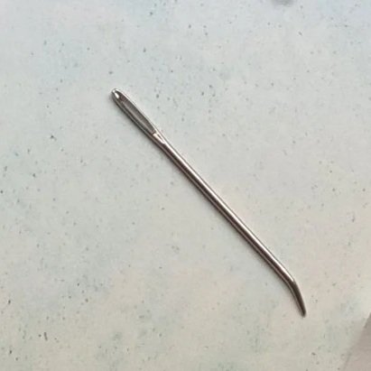 1 single silver tapestry needle