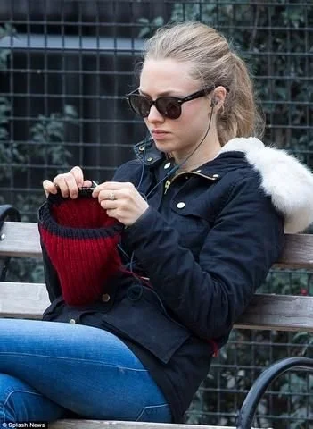 AmandaSeyfriedknitting.jpg