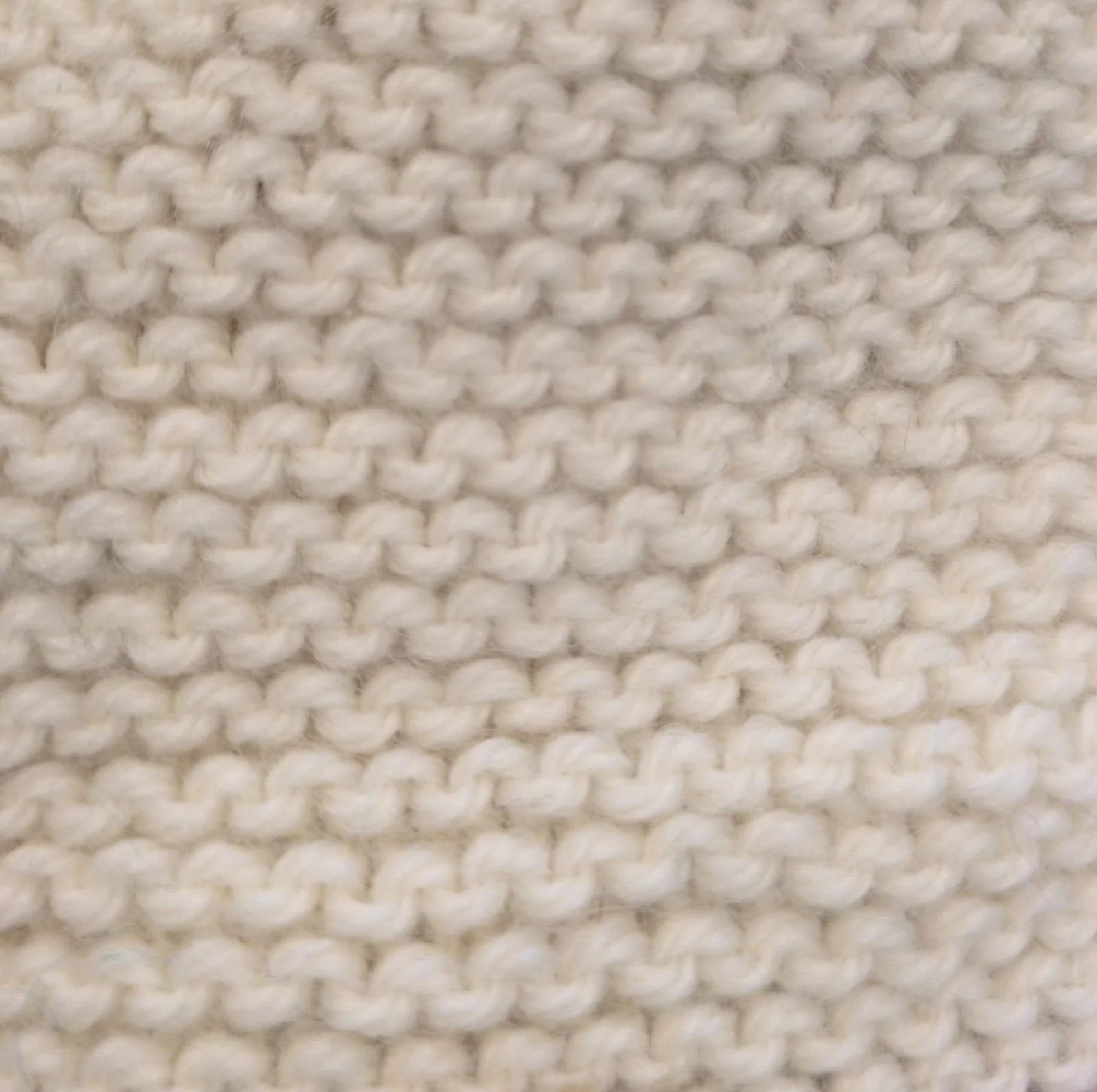 Garter Knit Stitch Pattern in cream yarn
