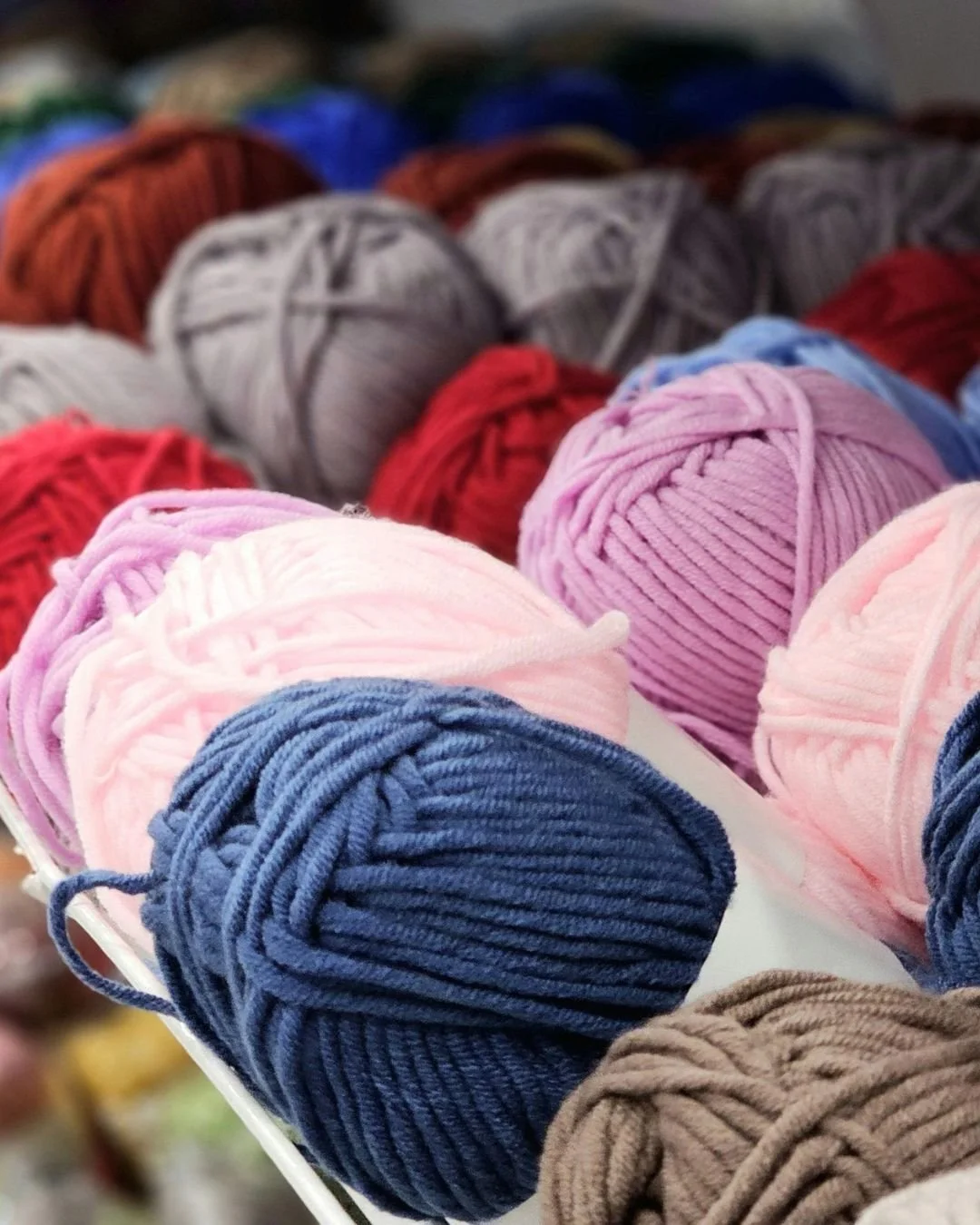 Different colour cotton blend yarns for knitting