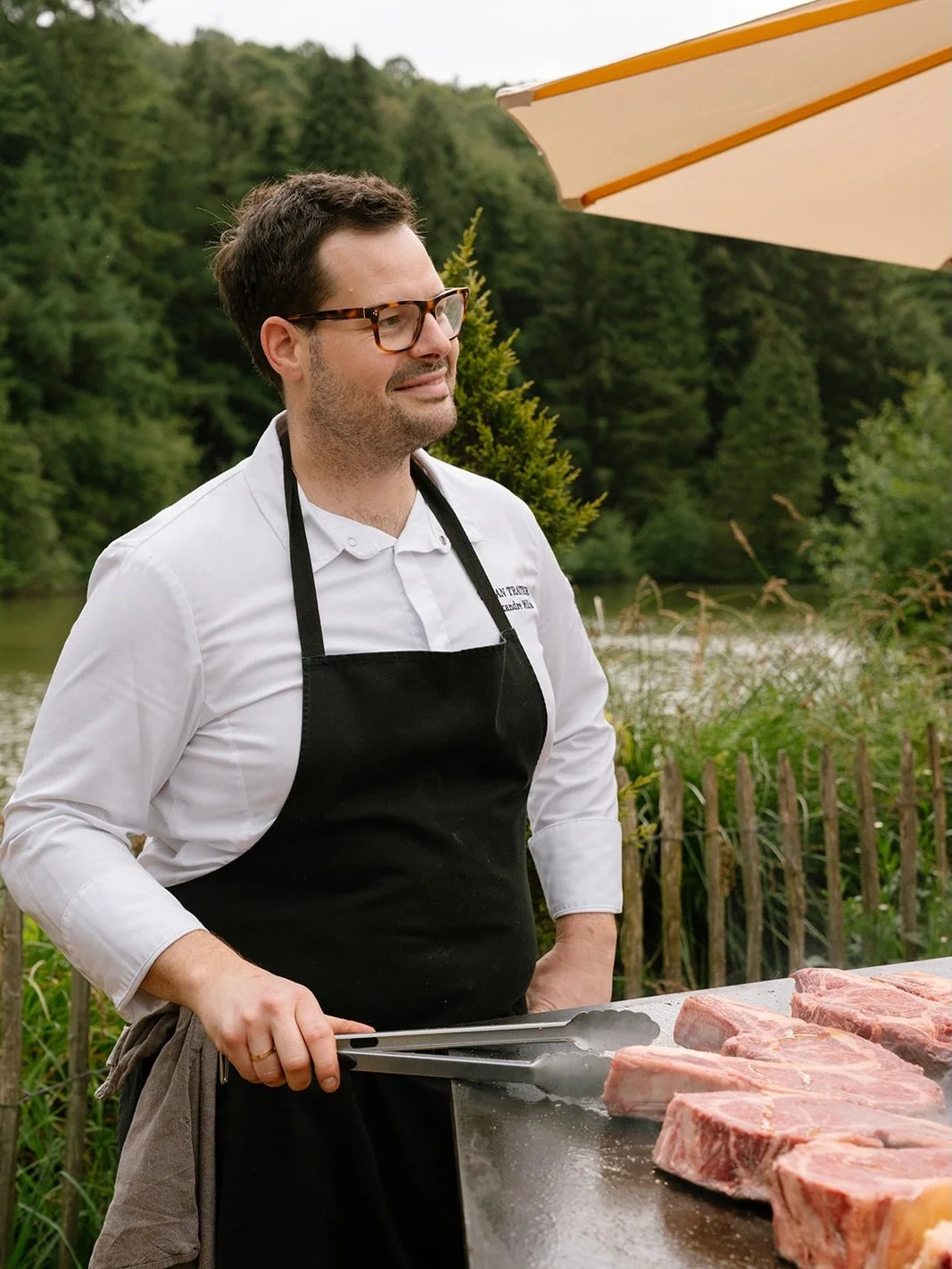 Atelier brasero 🔥

L&eacute;gumes de saison, viandes grill&eacute;es, fruits de mer, cuisson sur place : une animation gourmande et conviviale pour vos &eacute;v&eacute;nements priv&eacute;s ou professionnels.

👉 Vous souhaitez faire appel &agrave;