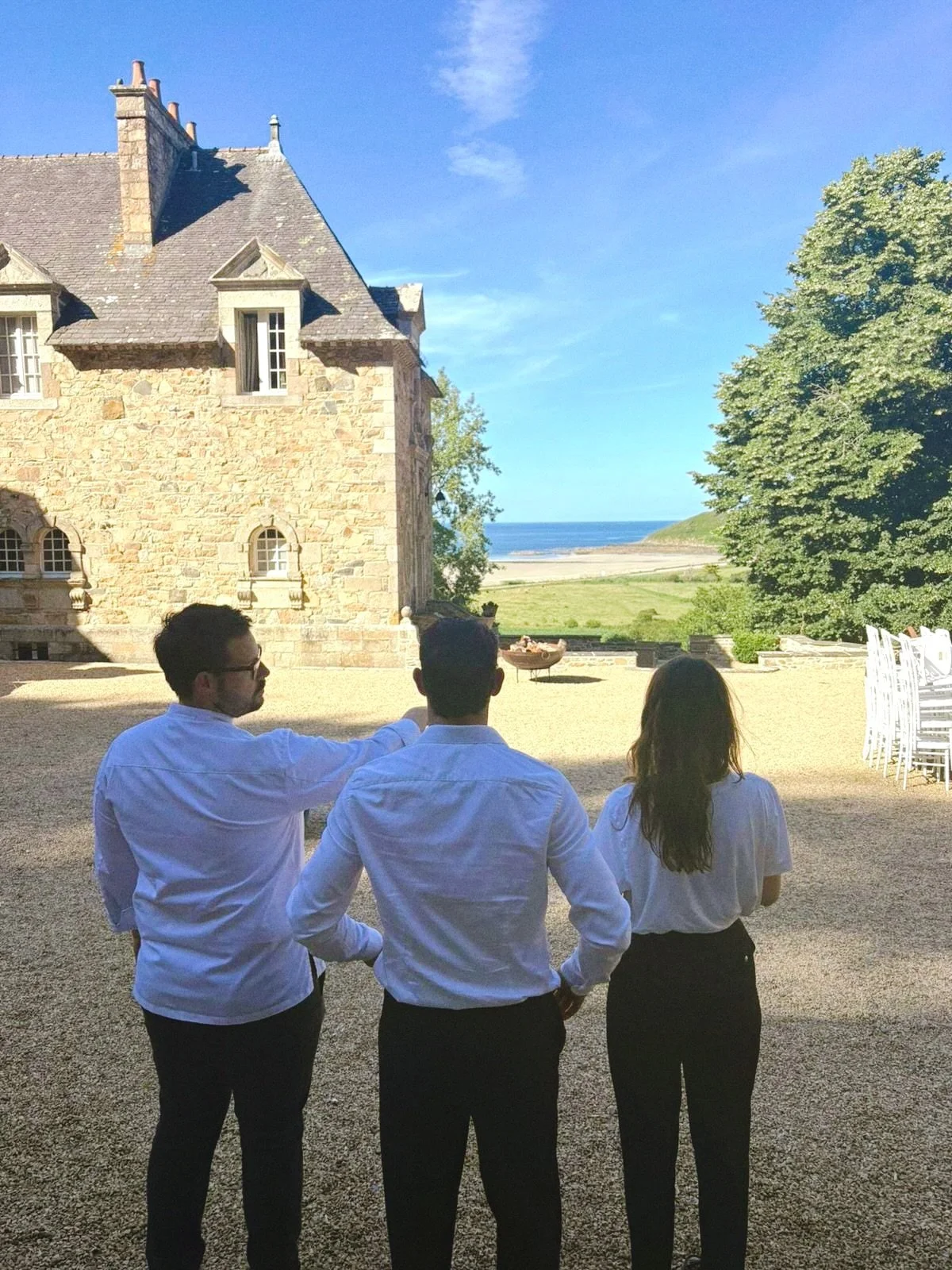 Chaque &eacute;v&eacute;nement nous emm&egrave;ne dans un nouveau d&eacute;cor.

Nous avons plaisir &agrave; nous d&eacute;placer dans diff&eacute;rents lieux priv&eacute;s pour imaginer des prestations en accord avec l&rsquo;ambiance et le format de