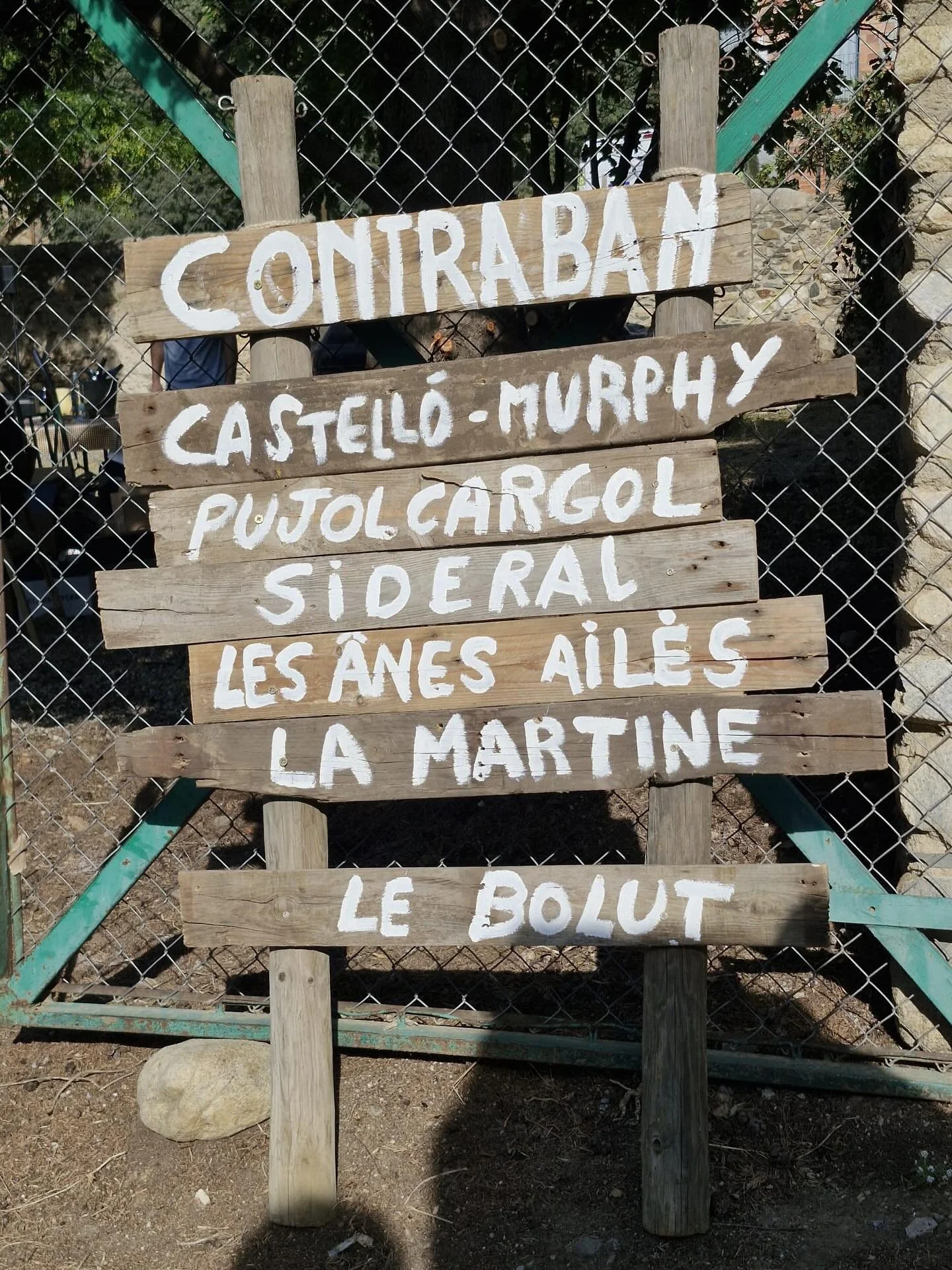 &Egrave;xit absolut a la fira @contrabanwine del diumenge passat 🎊 Moltes gr&agrave;cies a tots els que vau venir a tastar vins i formatges, a escoltar els concerts i a veure les obres d'art dels diferents artistes 🫶

Va ser un dia que recordarem d