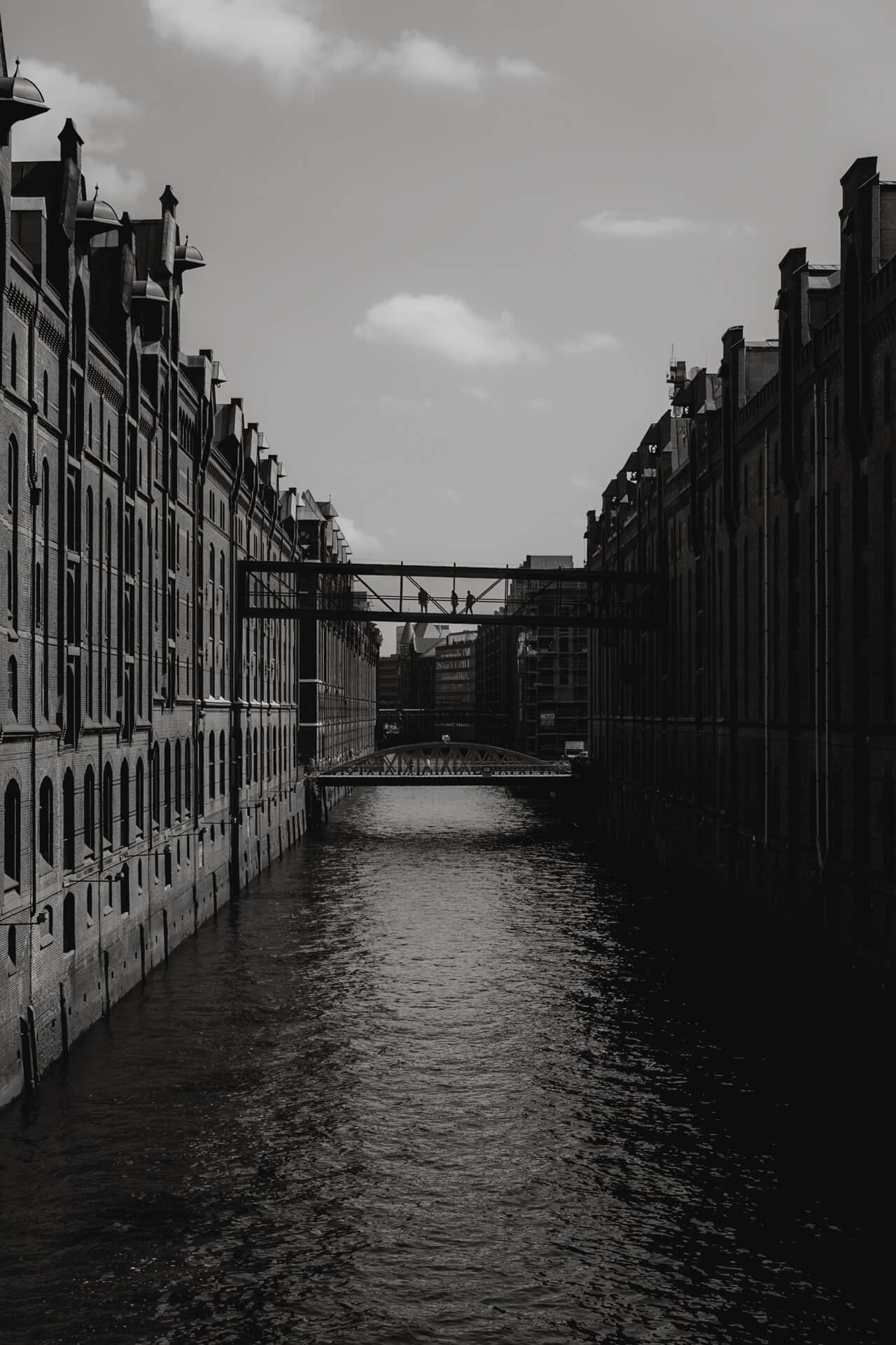 hamburger-kanal-schwarz weiß-print.jpg