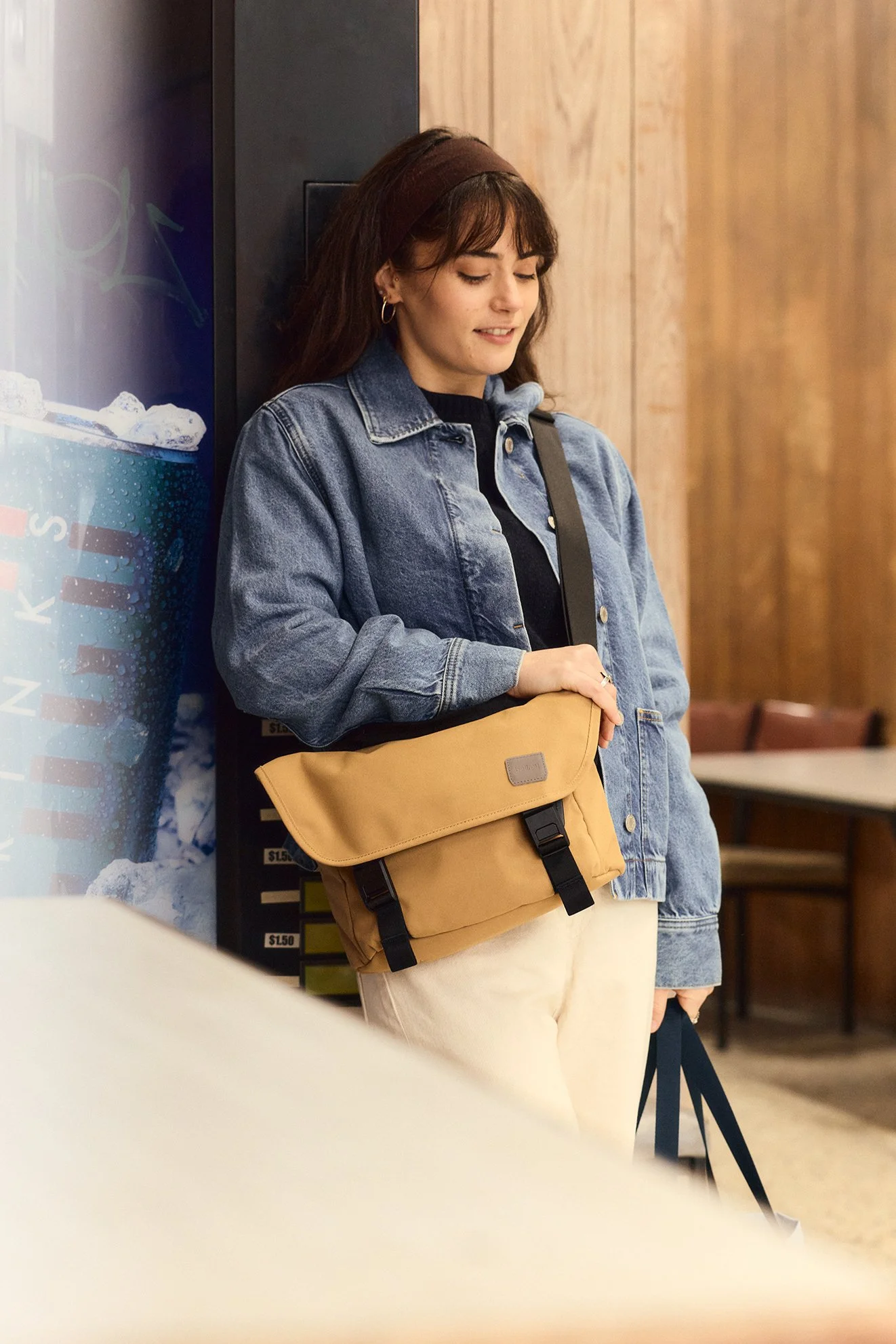 Bellroy-ClassicMessenger_Shoot_5.jpg