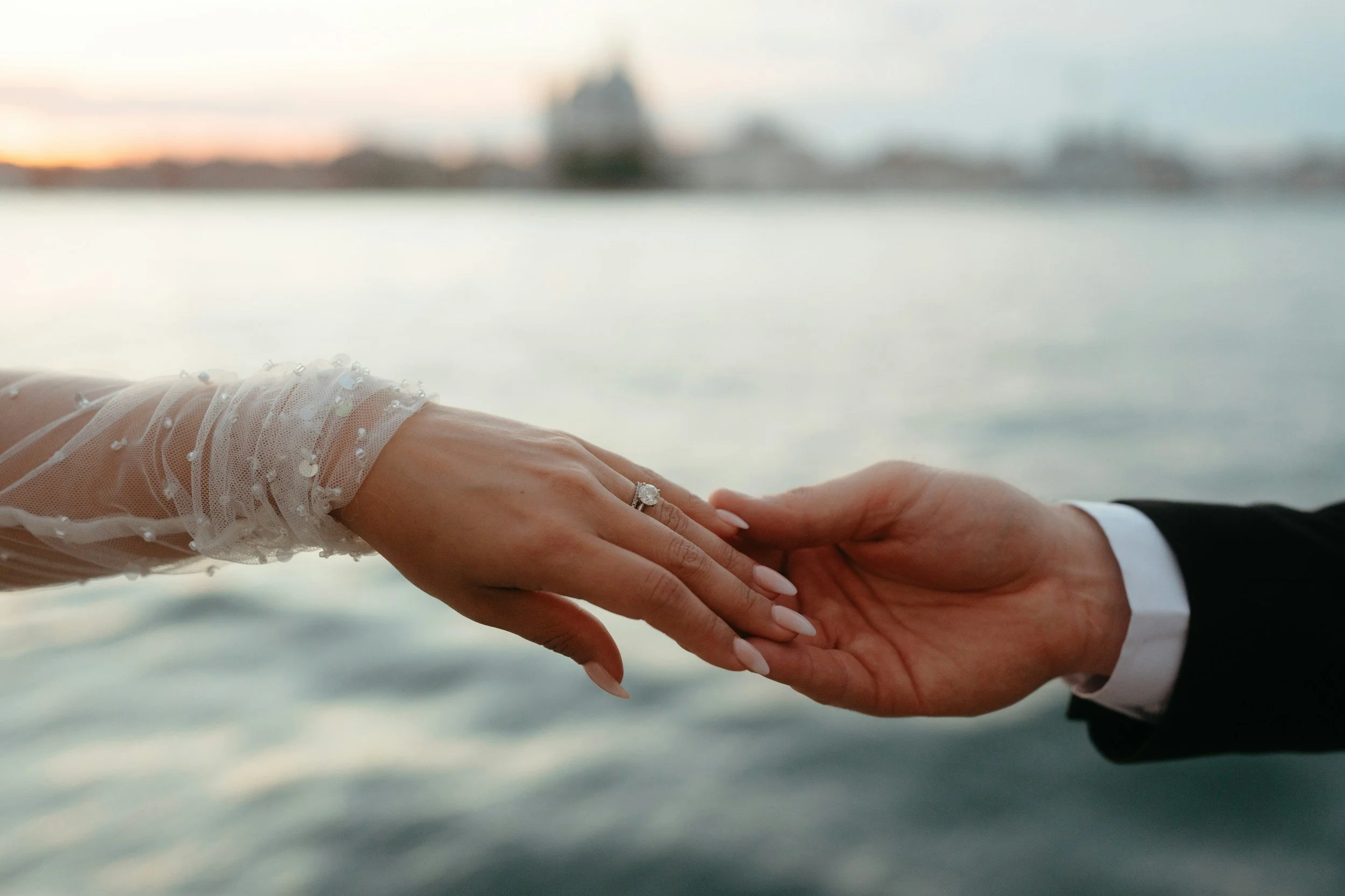 Romantic elopement in Venice gondola