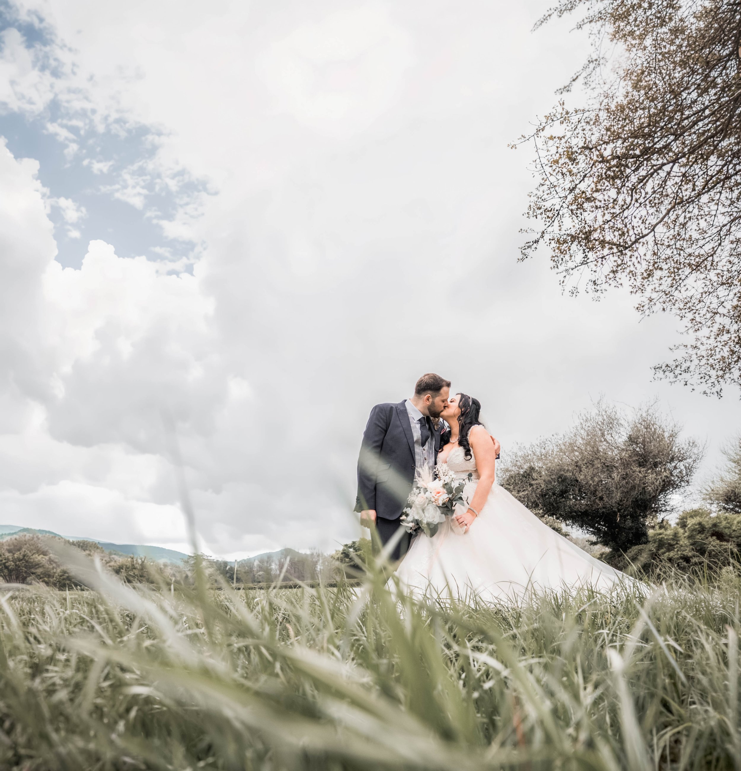 Wedding photographer Nottingham couple photo
Nottinghamshire wedding photography natural moment
UK wedding photographer cinematic style
Wedding photography England emotional
Luxury wedding photographer UK