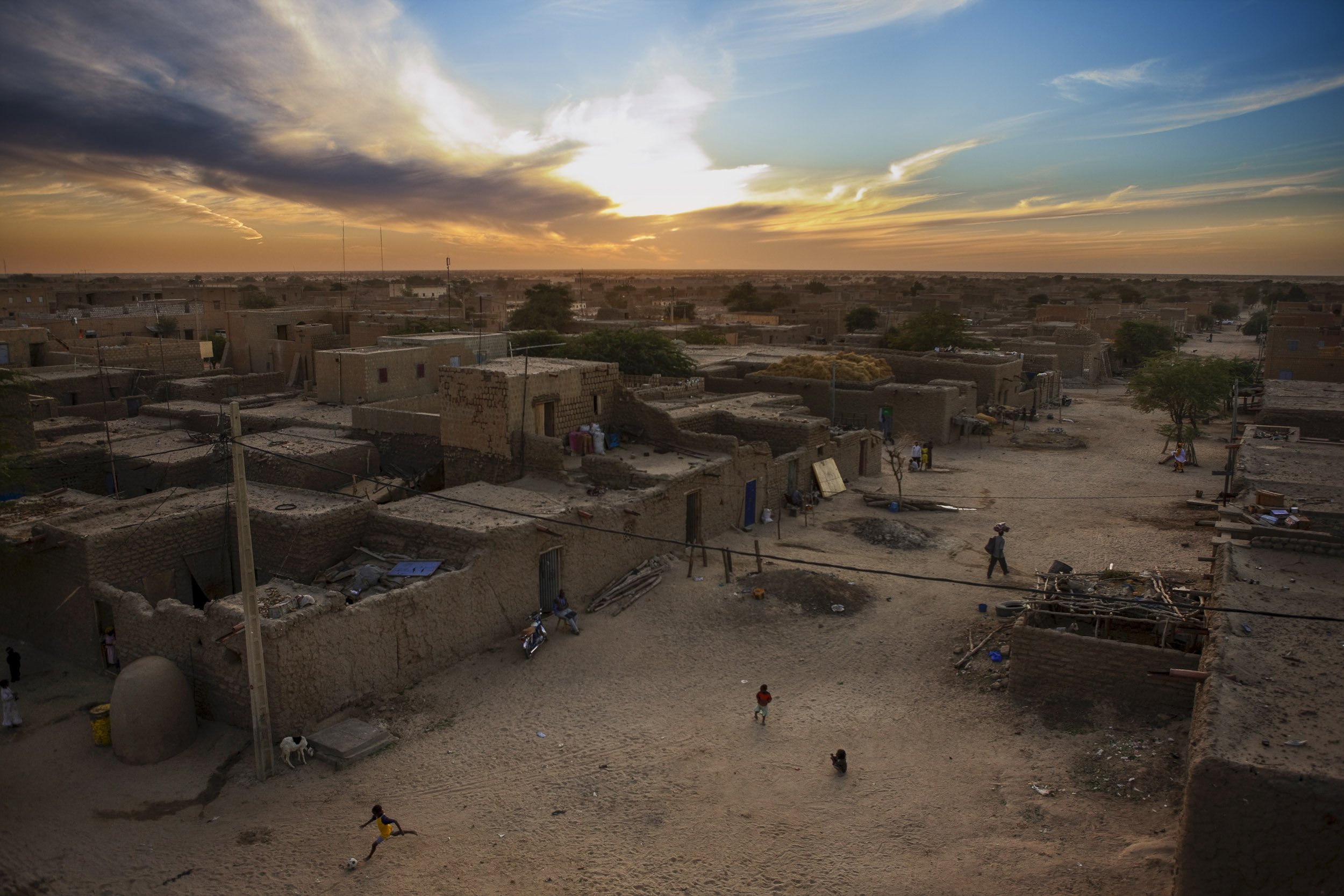 TIMBUKTU, MALI, JANUARY 2010: TIMBUKTU, MALI, JANUARY 2010: The end of the day as seen from a high point overlooking children at play in the streets of Timbuktu, Mali, 19 January 2010. The heat of the day normally sees most activity in the streets o