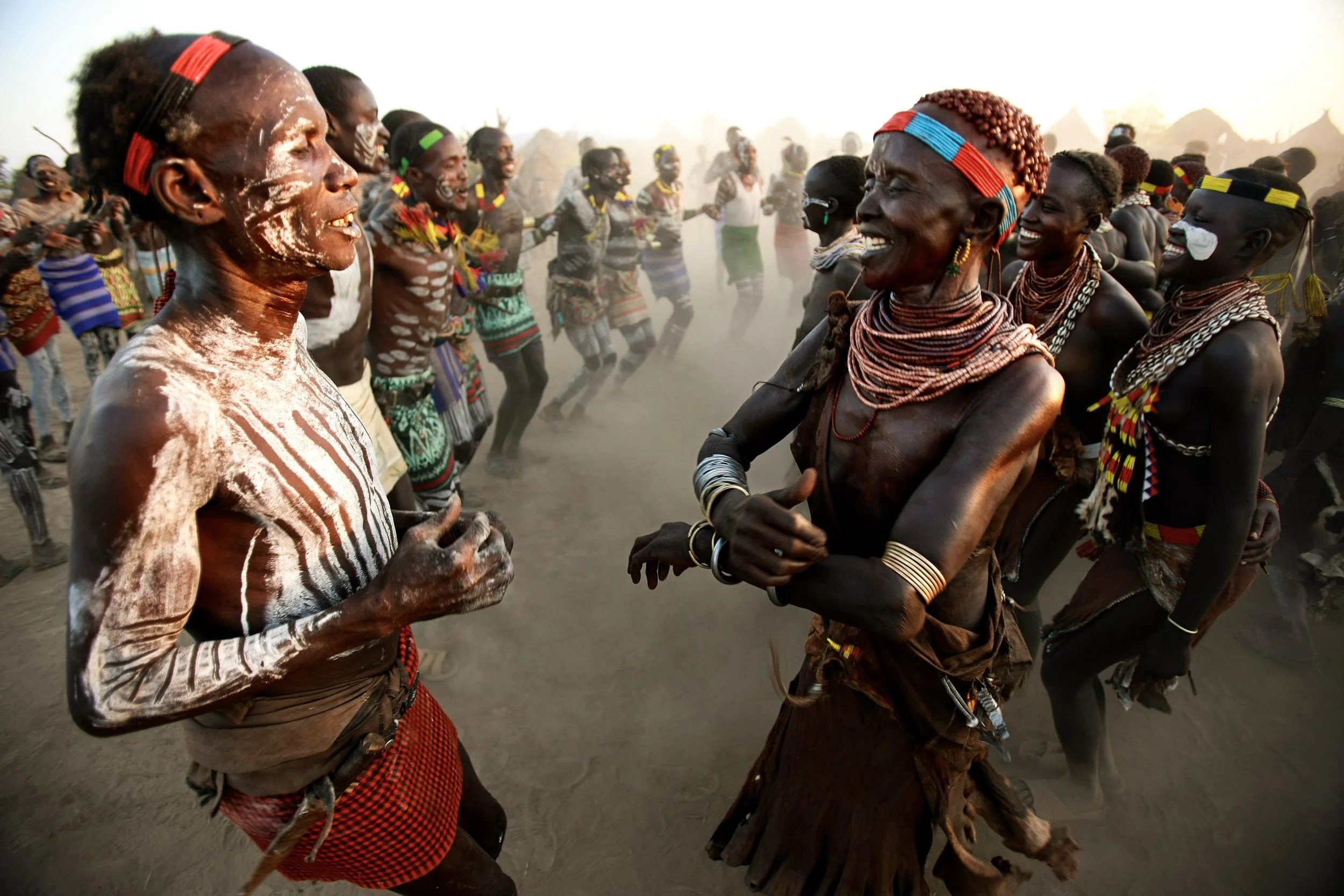 DUS, OMO VALLEY, ETHIOPIA, DECEMBER 2007: Images of the Karo people in a traditional dance ceremony with both men and women in the Omo Valley, South West Ethiopia, 14 December 2007. (Photo by Brent Stirton/Getty Images.)