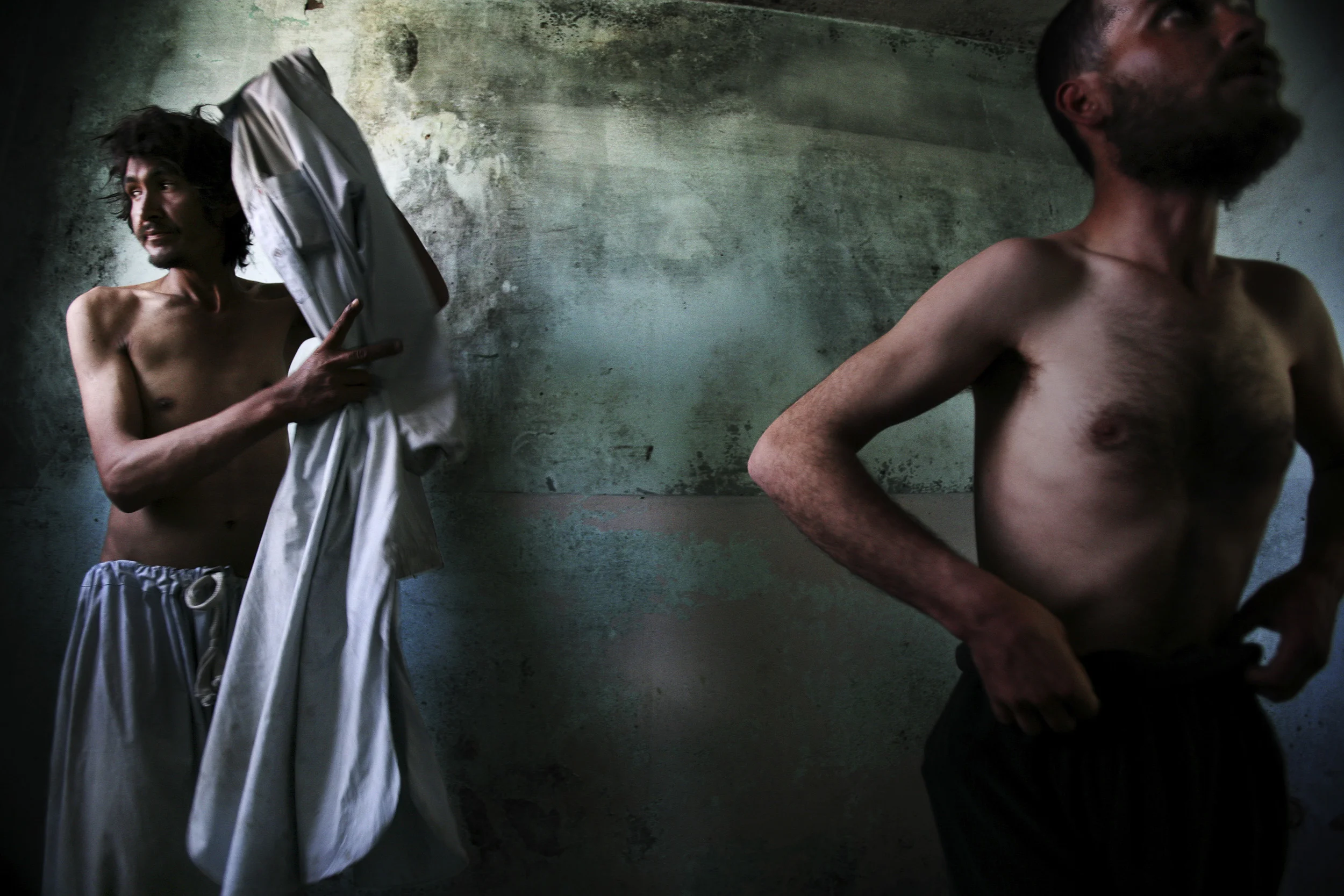 KABUL, AFGHANISTAN-APRIL 2007: Scenes with drug addicts at an underfunded rehabilitation centre and at the place where they use drugs, Kabul Afghanistan, 16 April 2007. CNN Senior international correspondent Anderson Cooper interviews addicts for a