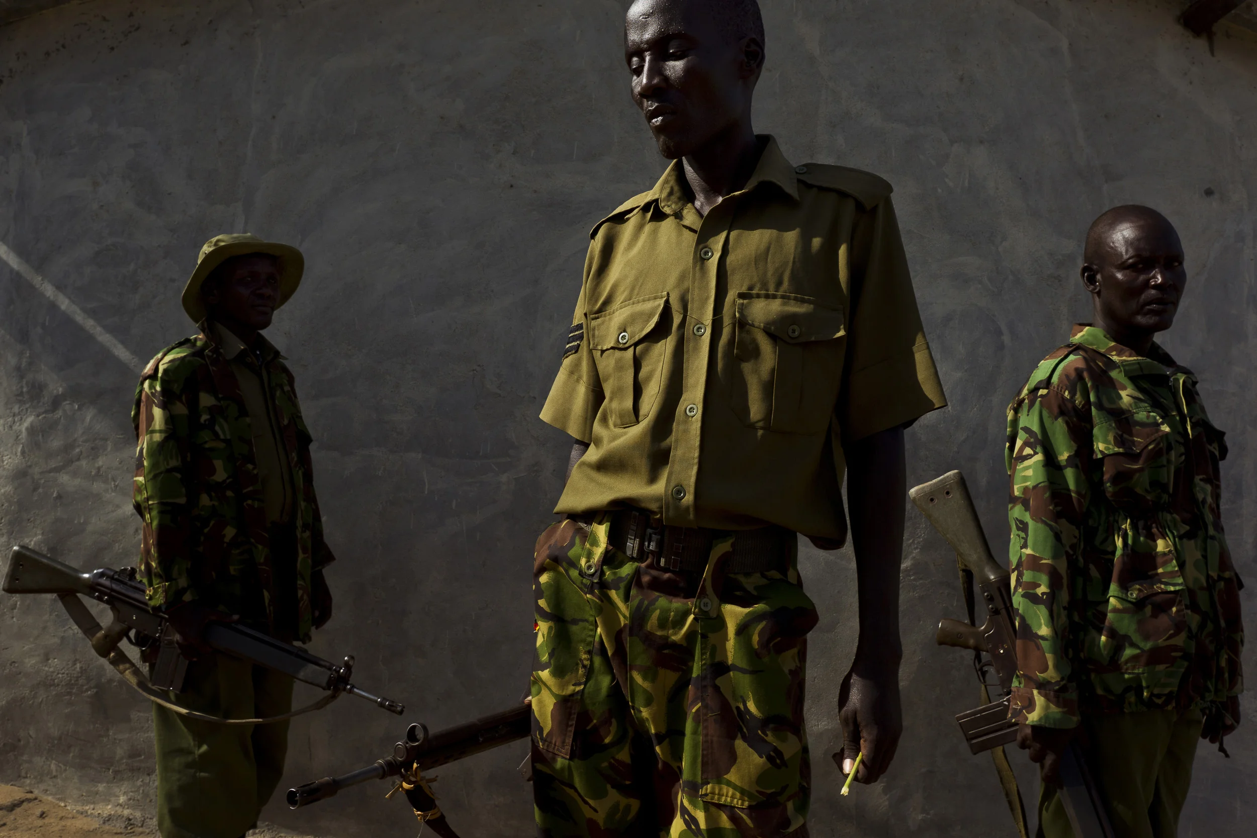 ILERET, LAKE TURKANA, NORTH KENYA, MAY 2010: Dasenetch men who are members of the Kenya Police Reserve on patrol through Dasenetch villages in the Ileret district, Lake Turkana, North Kenya, 23 May 2010. These men are an inadequate defence against c