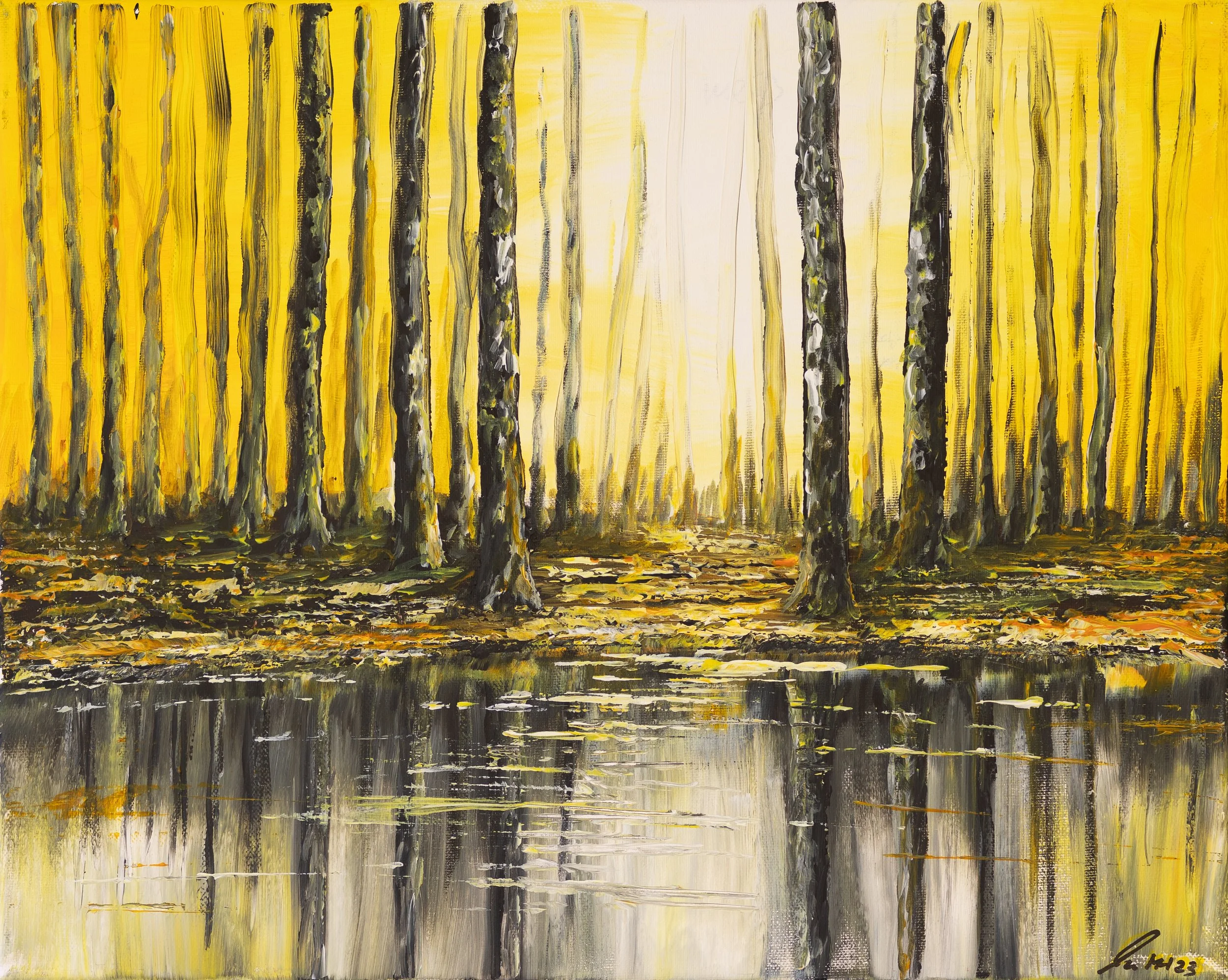 Malerei eines Sonnenaufgangs im Wald mit reflektiertem Wasser, warme Gelb- und Brauntöne, vertikale Baumstämme