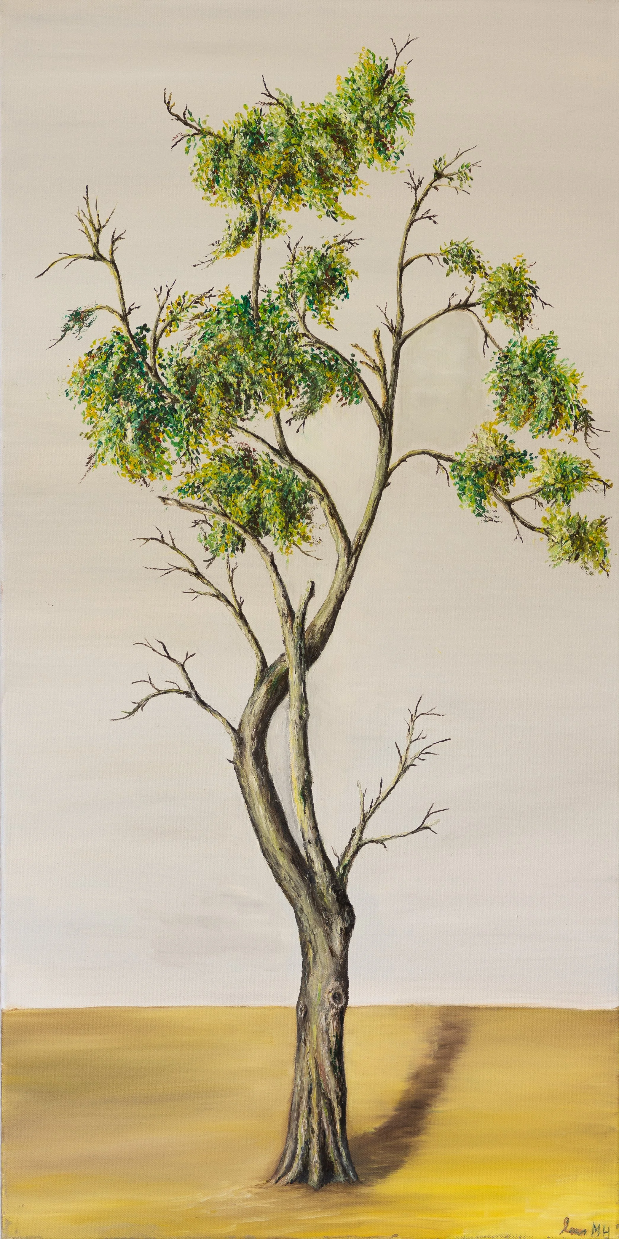 Gemalter Baum mit grünen und gelben Blättern, einige Zweige sind kahl, auf hellem Hintergrund, realistischer Stil.