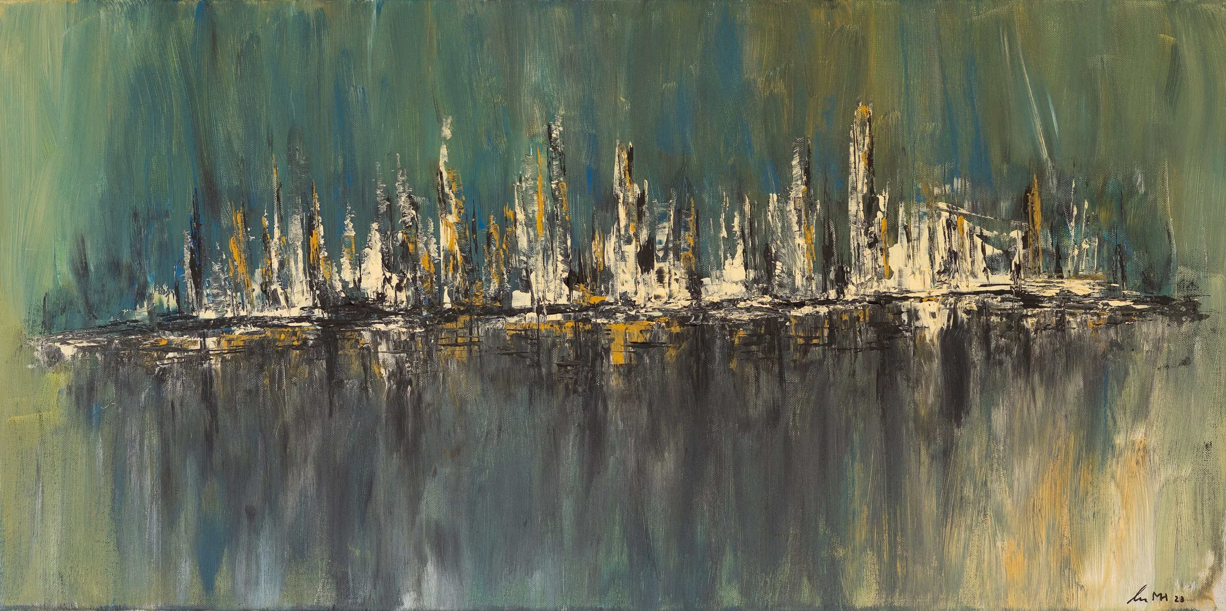 Abstraktes Gemälde einer Stadt am Wasser mit hohen Gebäuden, hauptsächlich in Blau, Weiß, Schwarz und goldfarbenen Tönen, reflektiert im Wasser.