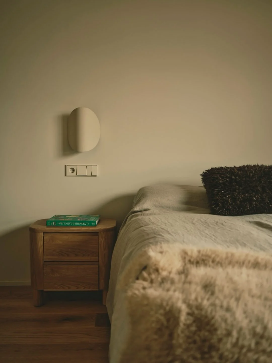El lugar donde duermes, donde descansas es sagrado. 

No solo es la cama, una buena orientaci&oacute;n, la luz, las formas y cada textura tienen un imacto real en tu descanso.

Fotos: @david_zarzoso 

#herarquitectura #her #projects