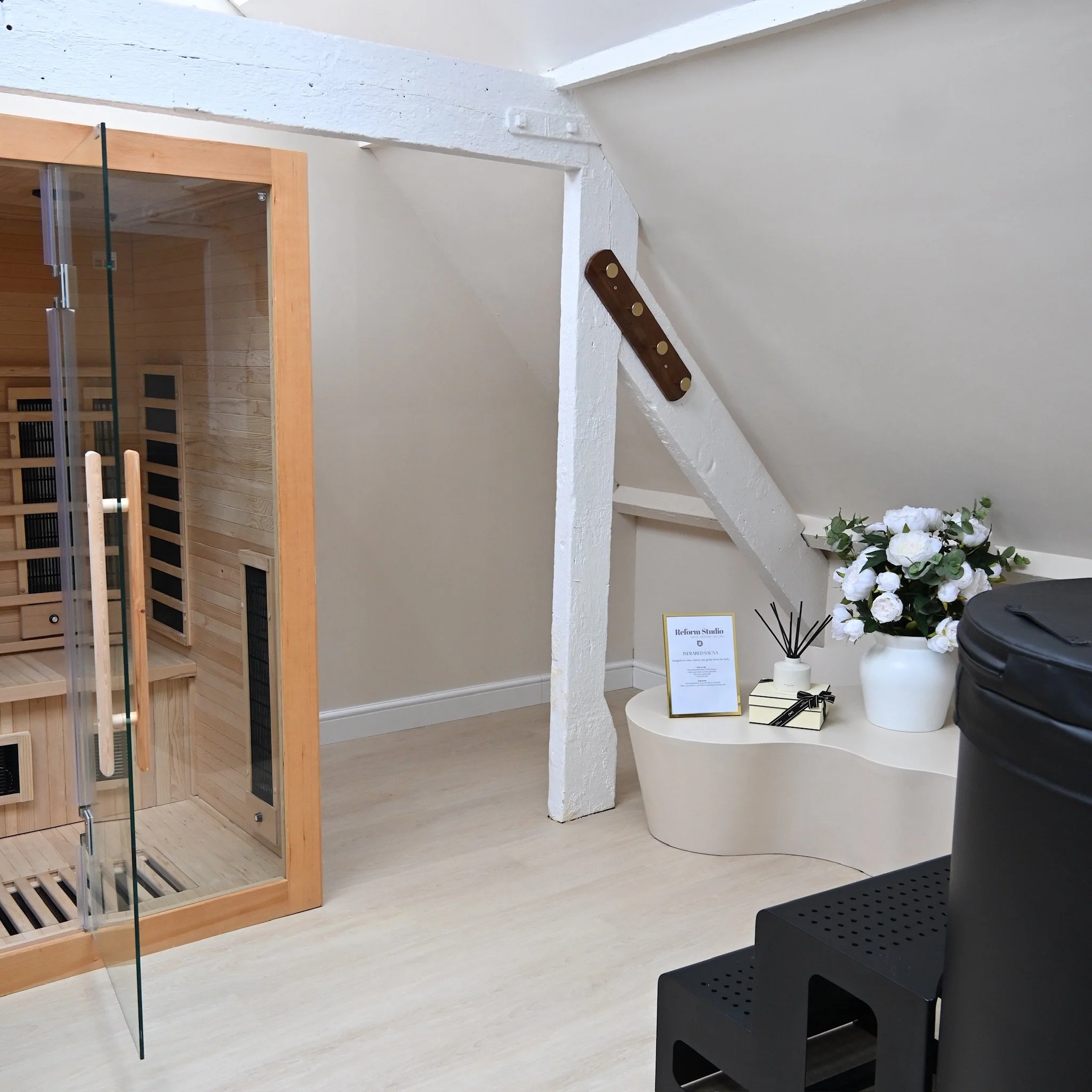 Your hour. Your space. Your privacy.

Not everyone wants a busy spa, a crowded gym, or a wellness space shared with strangers.

At Reform Studio, our Wellness Lounge is booked exclusively for you.

Enjoy a private 60-minute session with access to our