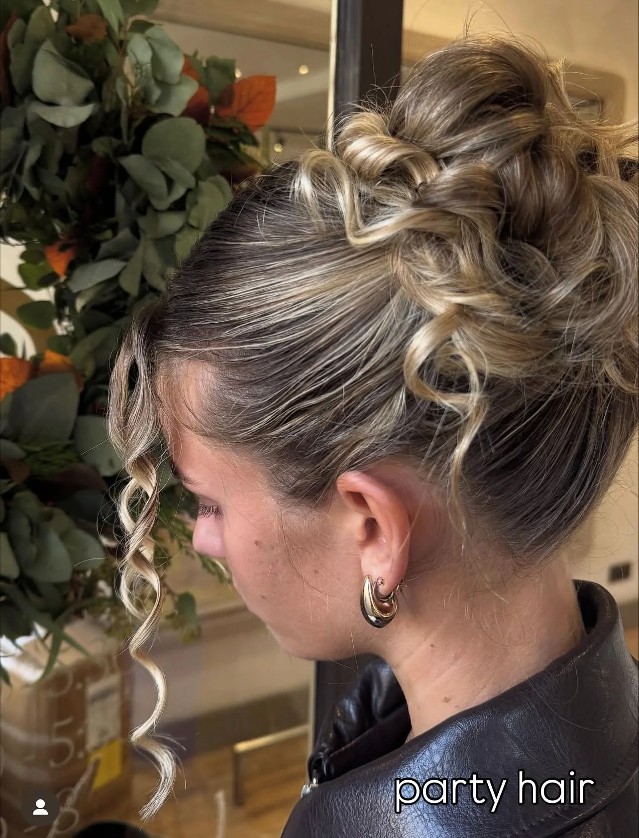 Party season is ahead, and Mia is the go-to girl for perfect party hair! 
Make sure your've got your hair up appointment booked for weekend, booked in advance.
Book here below ⬇️ or book in bio ⬆️

https://bookings.gettimely.com/firenzehairstudio/bb/