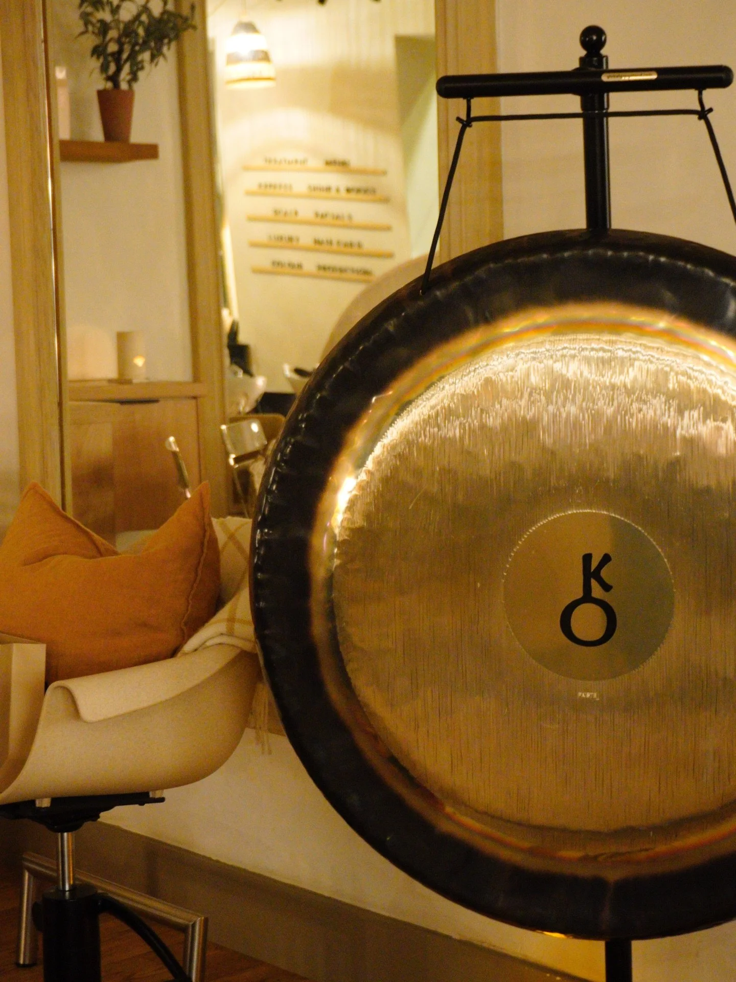 scalp ritual &amp; sound bath wellness evening with @wearecentred @kierantudorhair &amp; @jade_sbshair 

we had a fabulous evening hosting this special event in our studio on Monday evening. thank you to @theretreatengland for the lovely products for