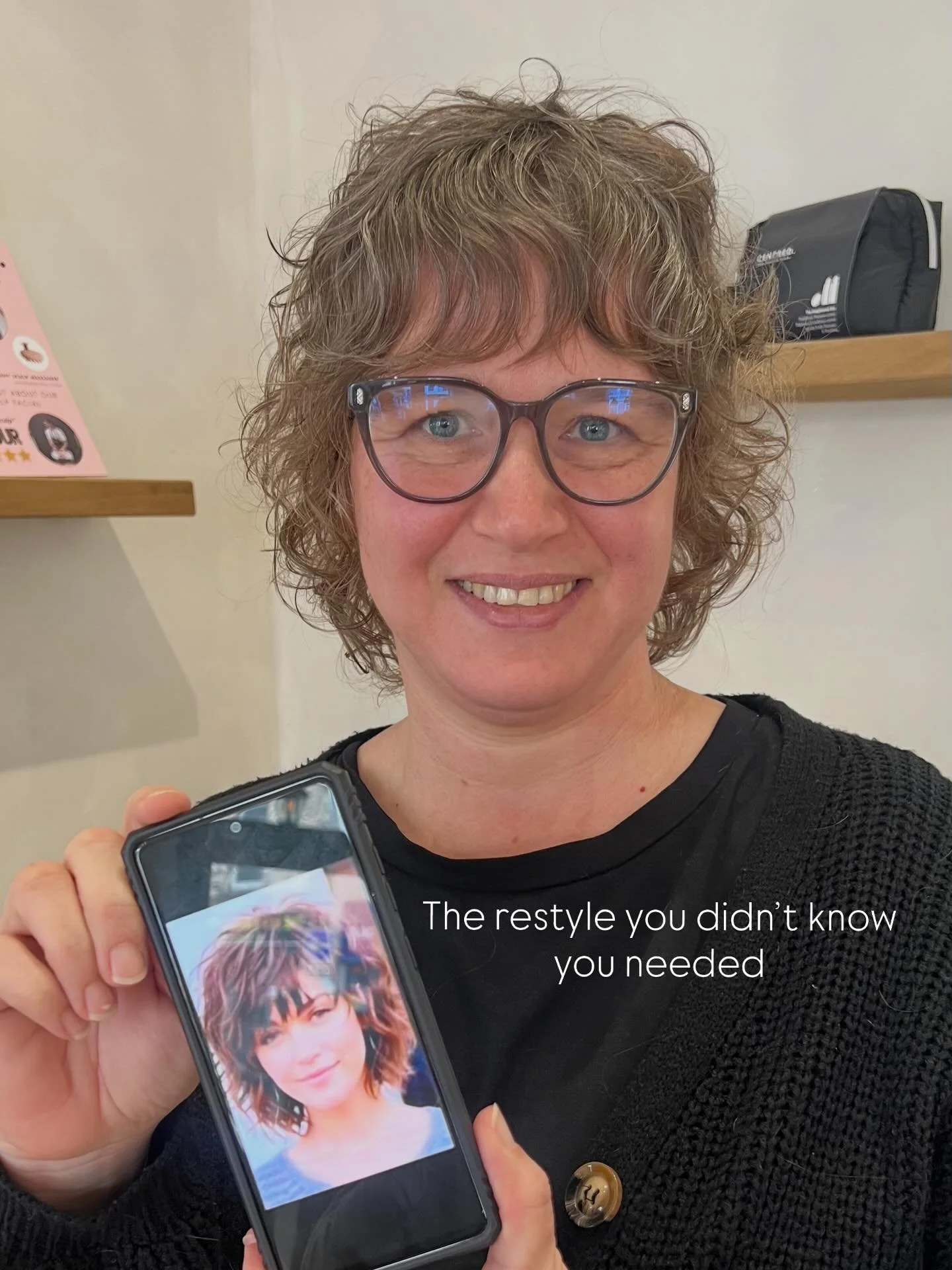 Fresh razor cut, fresh energy ✂️ 

Swipe to see the glow-up ✨ 

Dry, frizzy lengths and old colour transformed into a soft, lightweight razor cut by Rhona.
Effortless, fresh, and so much easier to style 💫 

#alloahairsalon #firenzestudio #razorcutti