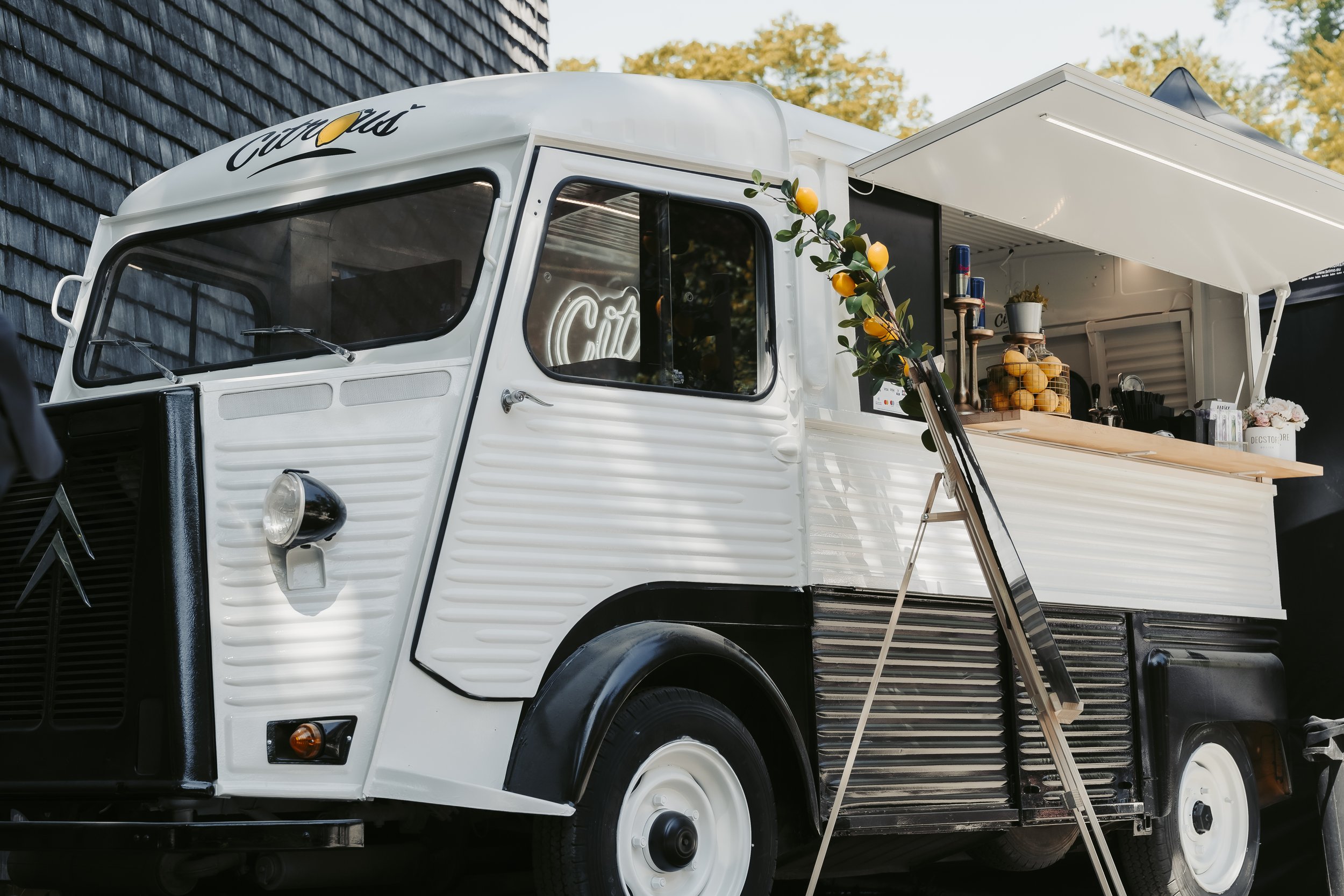 Zažijte stylový catering jinak: bar na kolech
