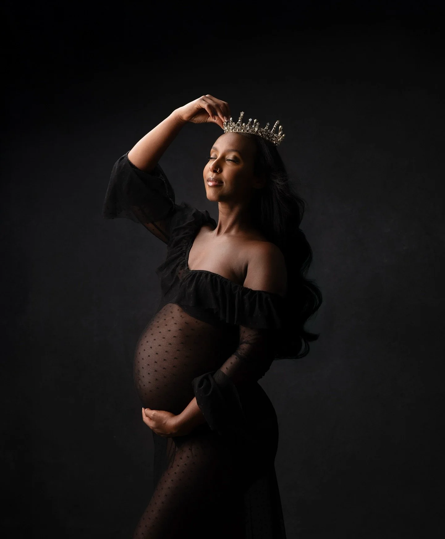 During my last visit to Toronto, I photographed a woman&mdash;a true goddess❤️&mdash;who came with her family for their maternity shoot. She didn&rsquo;t choose those photos, and I felt it was a shame not to edit them&mdash;they turned out so lovely!