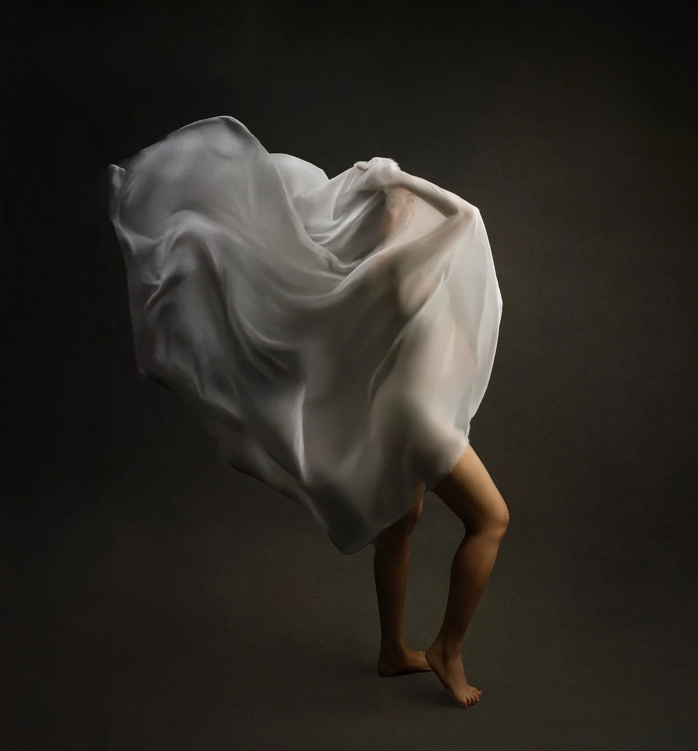 There are some photos that just stay with me.
This is one of them.🤍
It really shows how much I love what I do.
I always worry&mdash;what if people don&rsquo;t like it?
But with this one, it doesn&rsquo;t matter as much. I just love it. ( Thanj you R