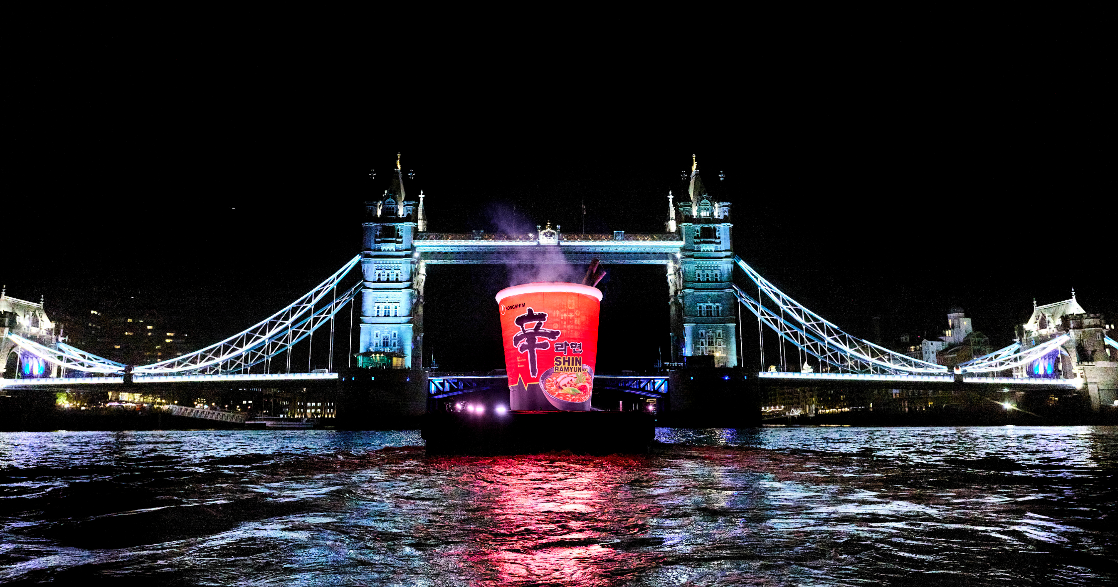 Shin_Ramyun_Thames_London_brand_activation_1.png
