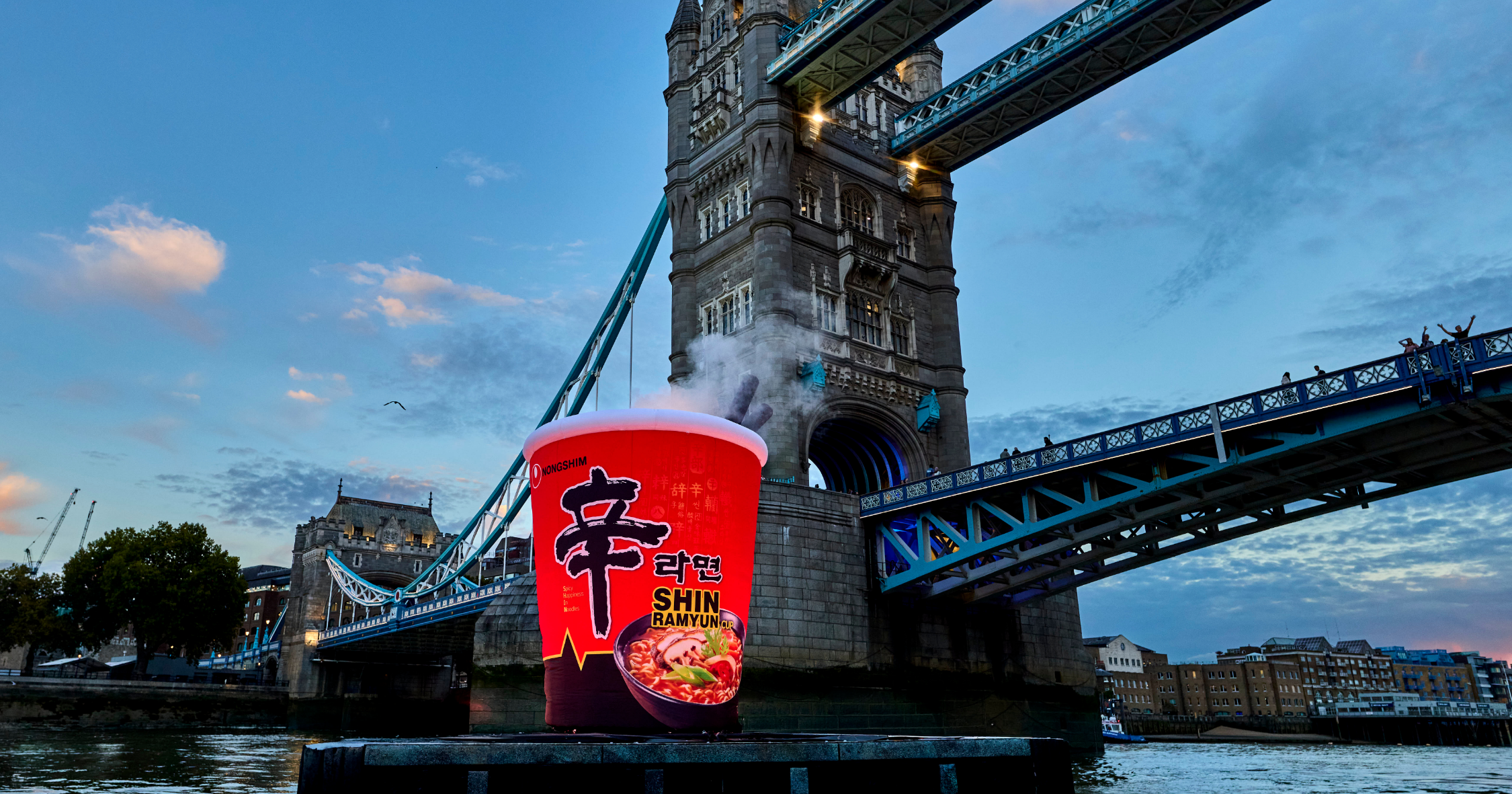 Shin_Ramyun_Thames_London_brand_activation_3.png