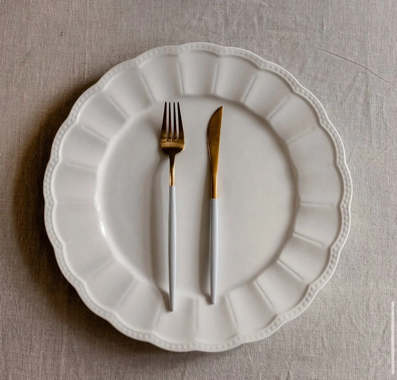 White Porcelain Scallop Charger