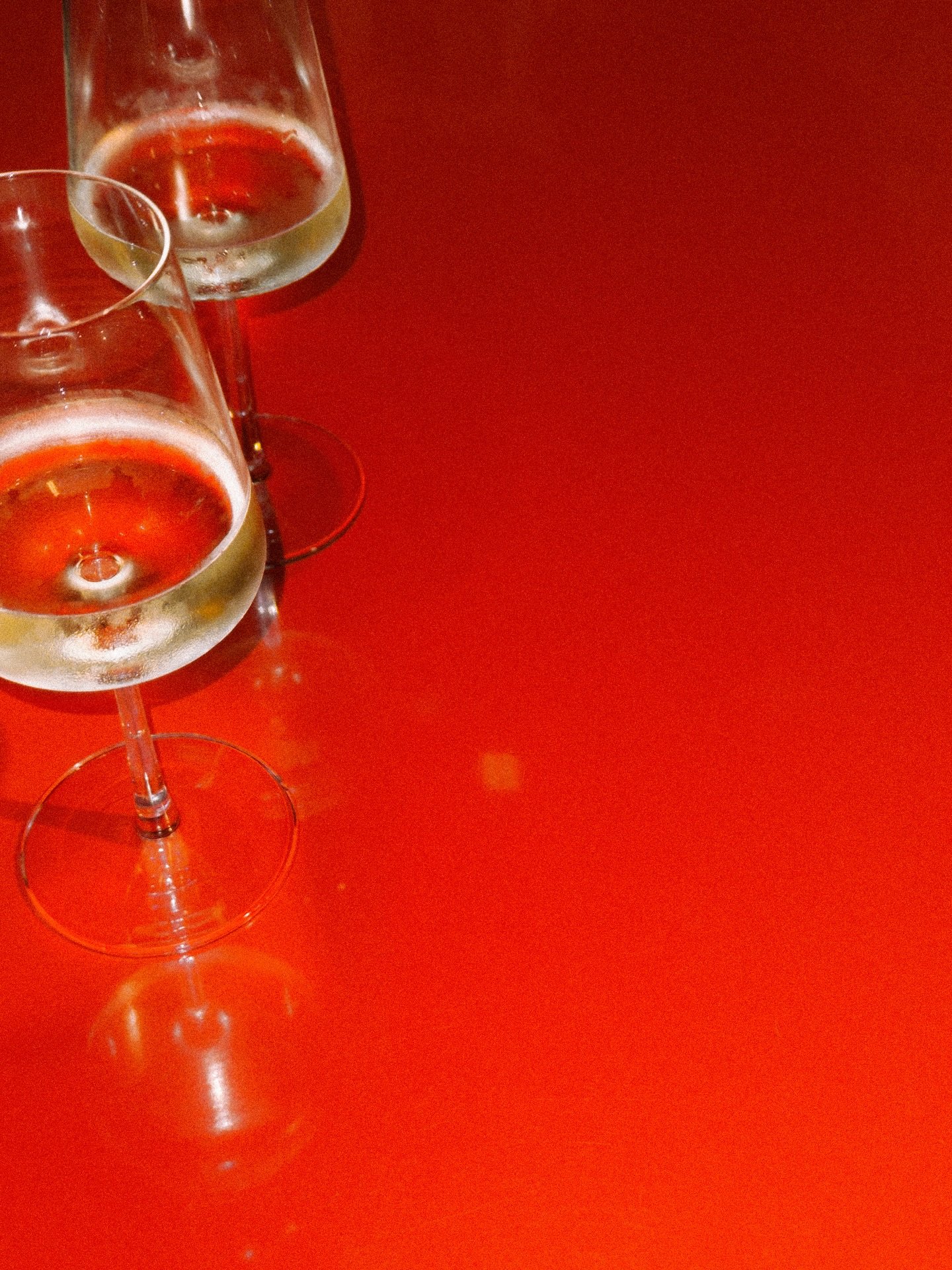 Not into red wine this winter? We got a fresh and clean chardonnay in the lineup! 🪐

Bright straw-yellow color, enchanting fruitiness, ripe, delicate apple aromas, substantial, straightforward, and with fine acidity. Pure minerality! Aged in large w