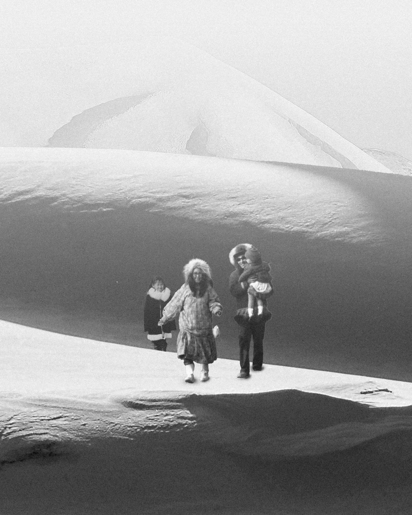 Brr it&rsquo;s so cold outside⛄️but we get you warmed up right away! Hot drinks all day long, blankets and the closest thing to a campfire you get in frankfurt🔥 get your gloves and winter boots on and come around !