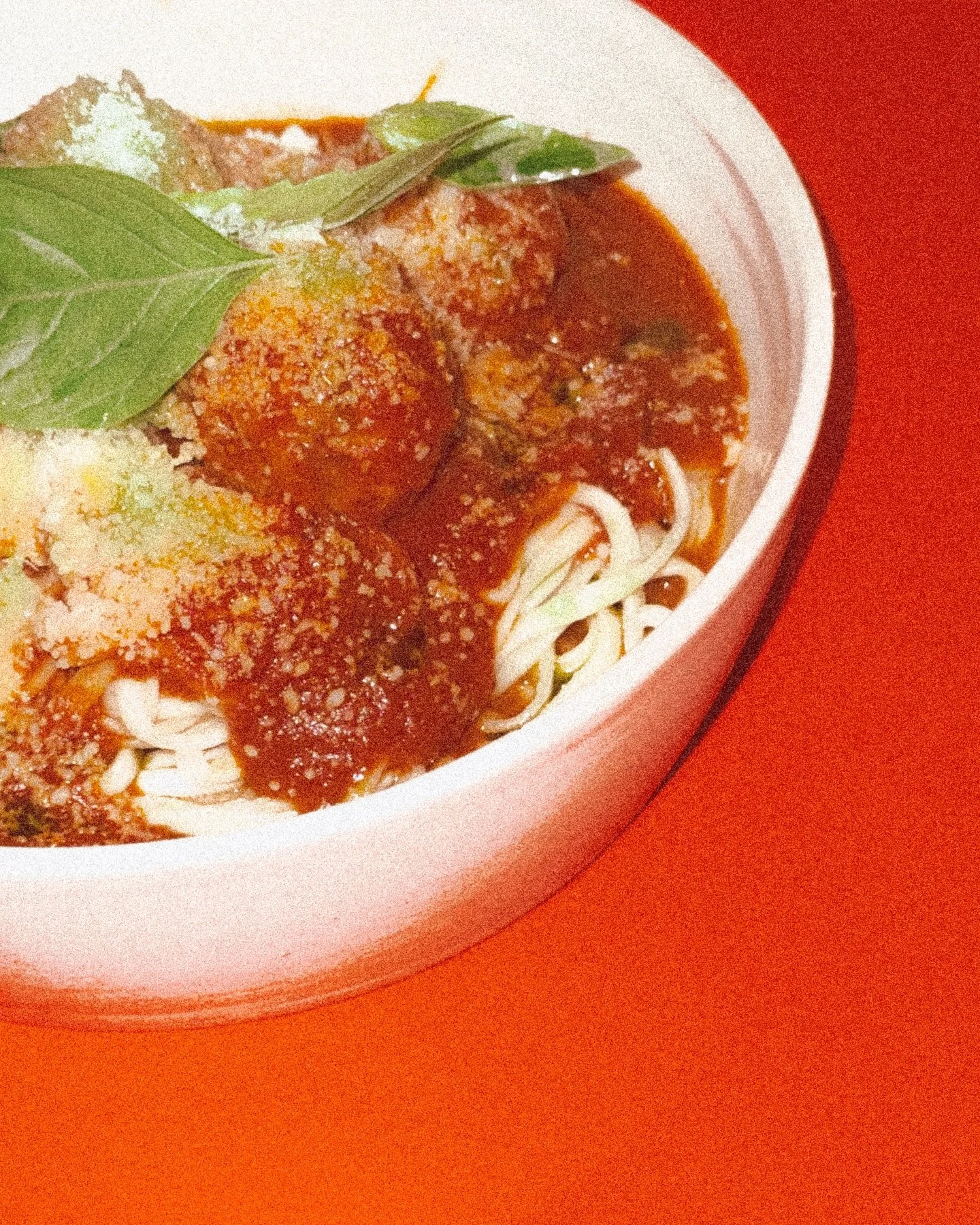 Nothing better than good pasta, drinks and meeting sweet new faces! 🍝 Apparently we are just the soace for that! Friday was so much fun and we are looking forward to do that again soon! Who should cook next? Drop us a dm! 

Also we hope all the lone