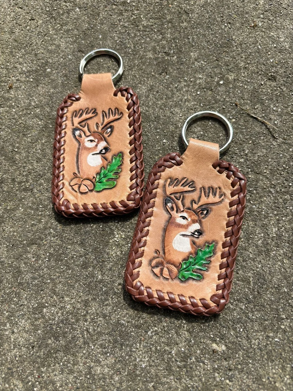 Whitetail Deer Keychain — RED HORSE LEATHER