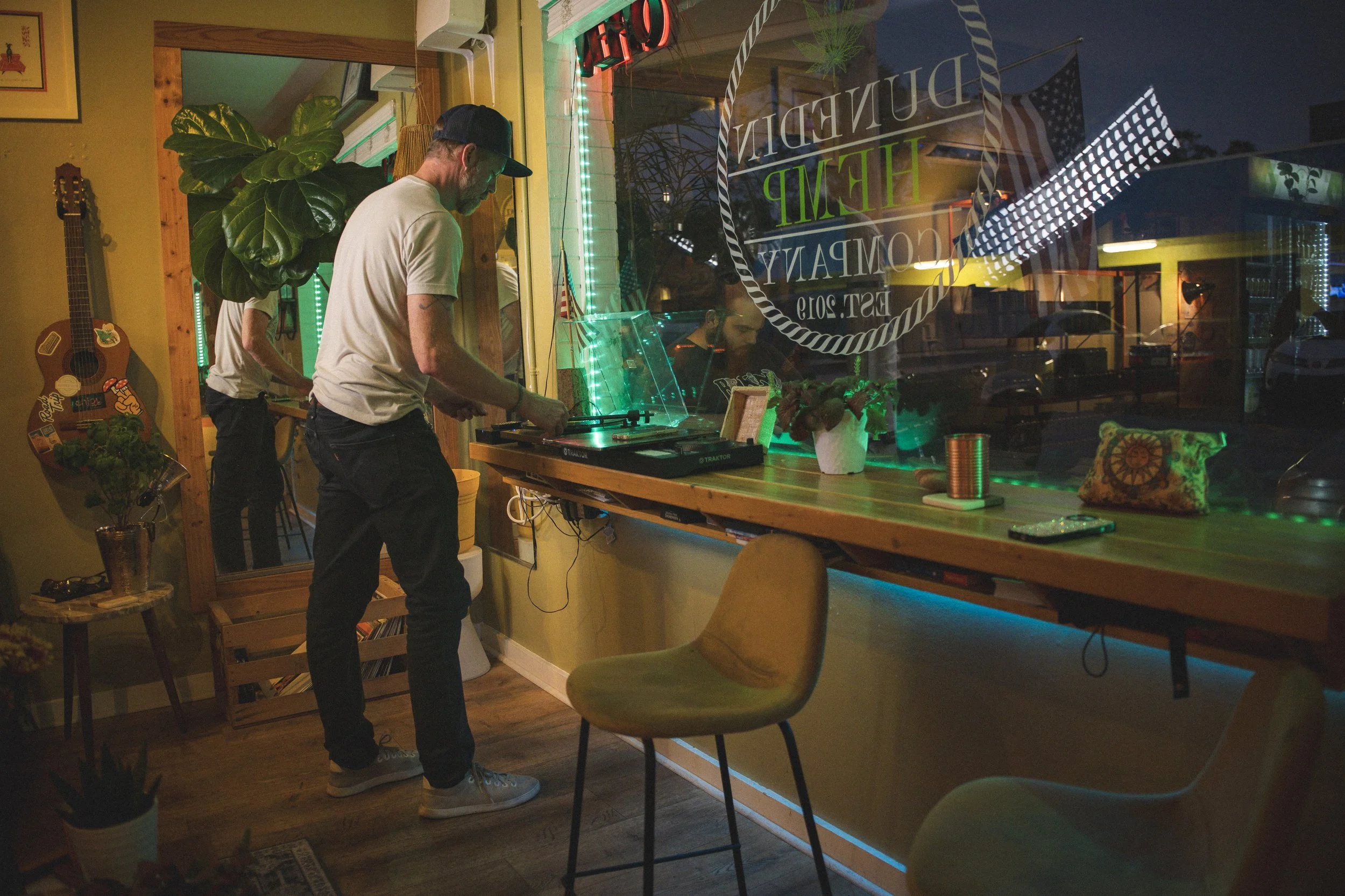 customer service at dunedin hemp cafe