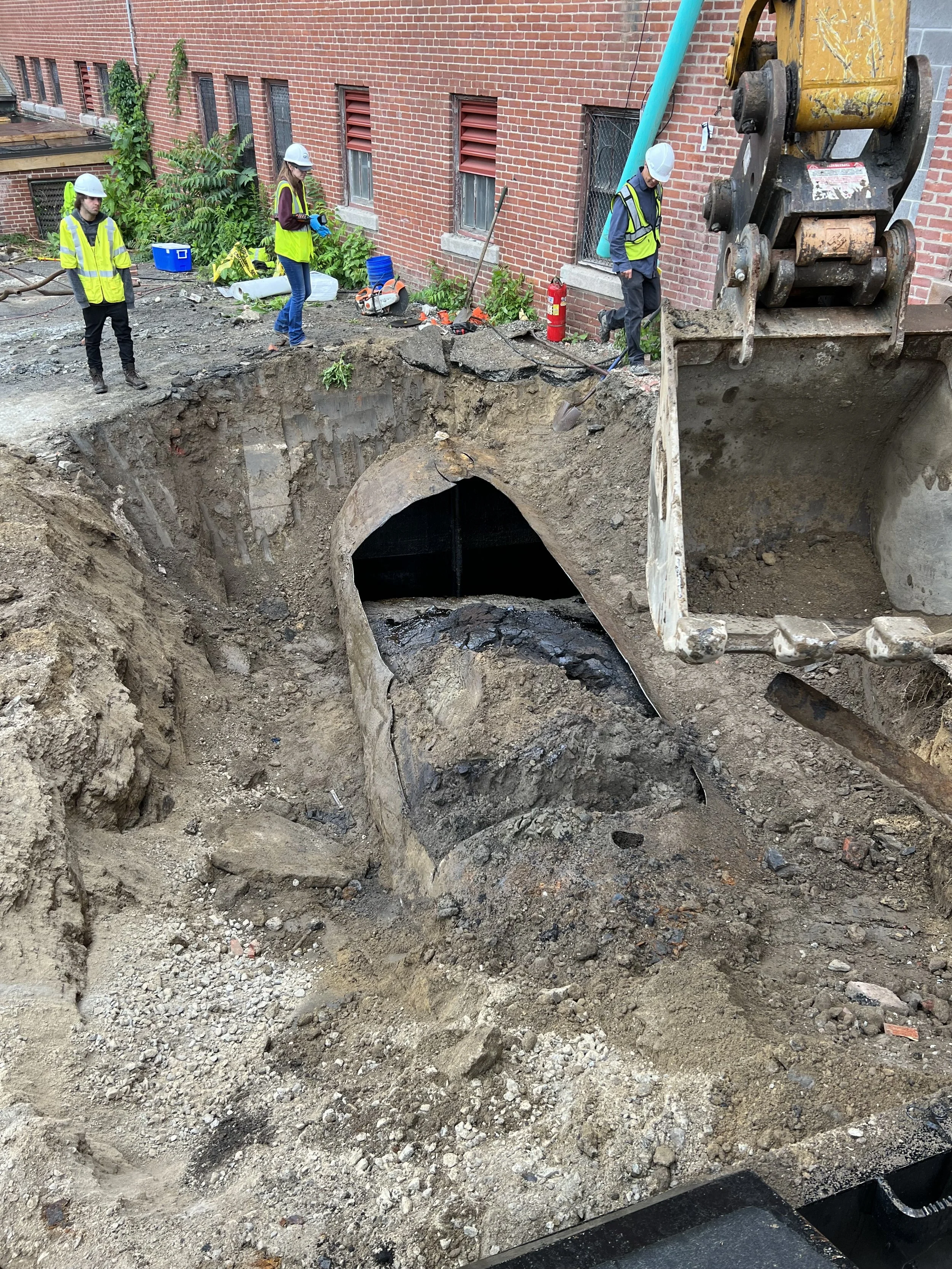 Removing contaminated soil from an underground oil tank