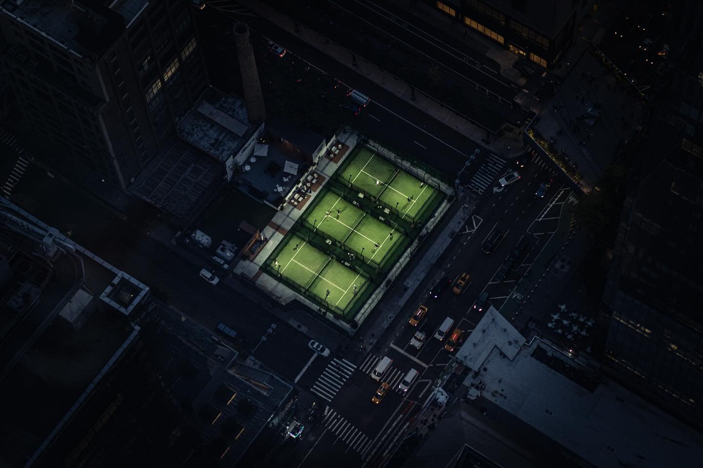 First batch of my favourites from NYC. Yellow color is omnipresent. Yellow cabs, schools buses or helicopters. 

#nyc  #newyork #newyorkcity #travel #shotoncanon