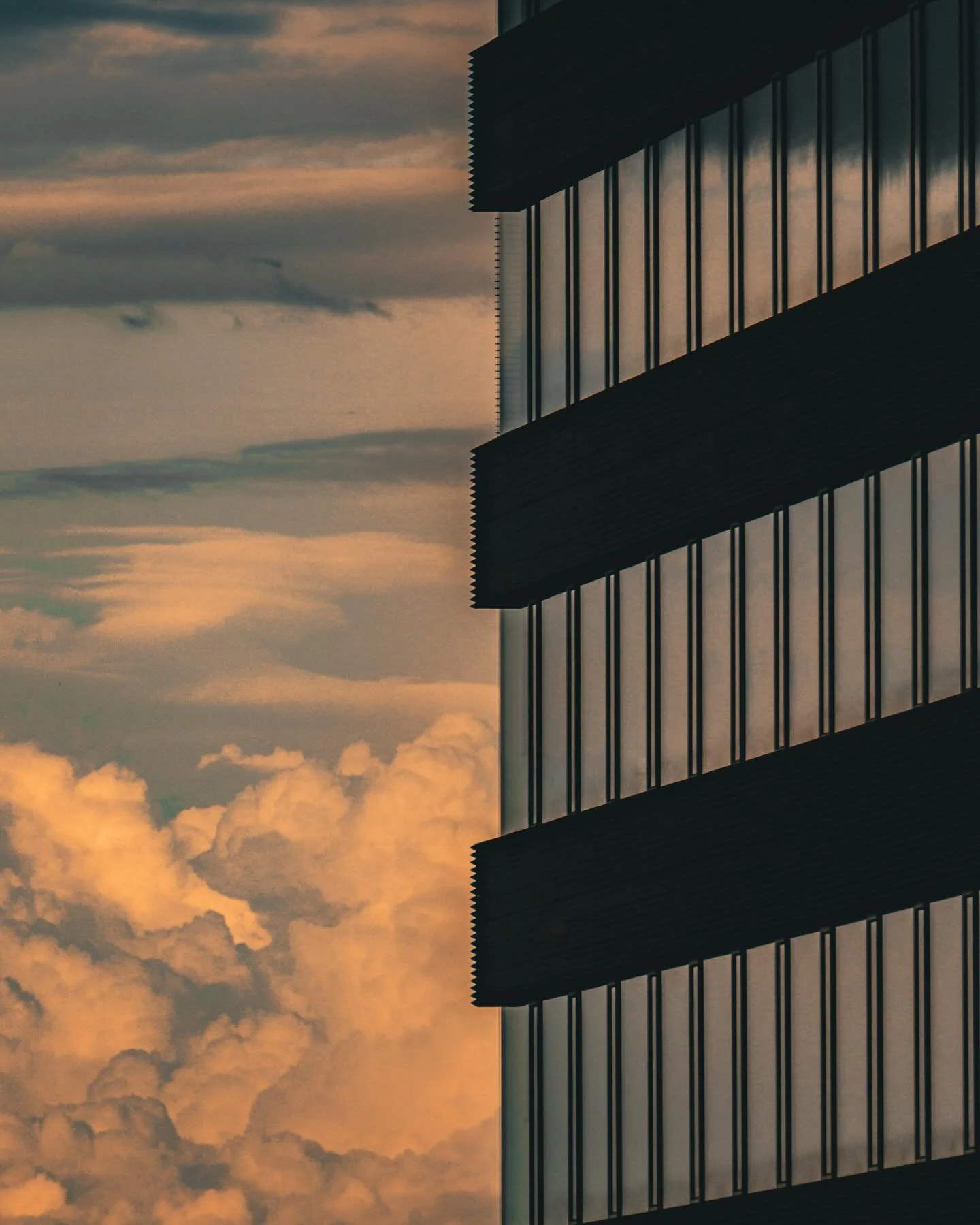 Before a storm. Evening at @brumlovkapraha, one of the modern parts of Prague, now with a new building Hila rising from the ground. Also with one of @cerny.david installations, a Porsche 911 displayed as pinned beetle, here in a storefront reflection