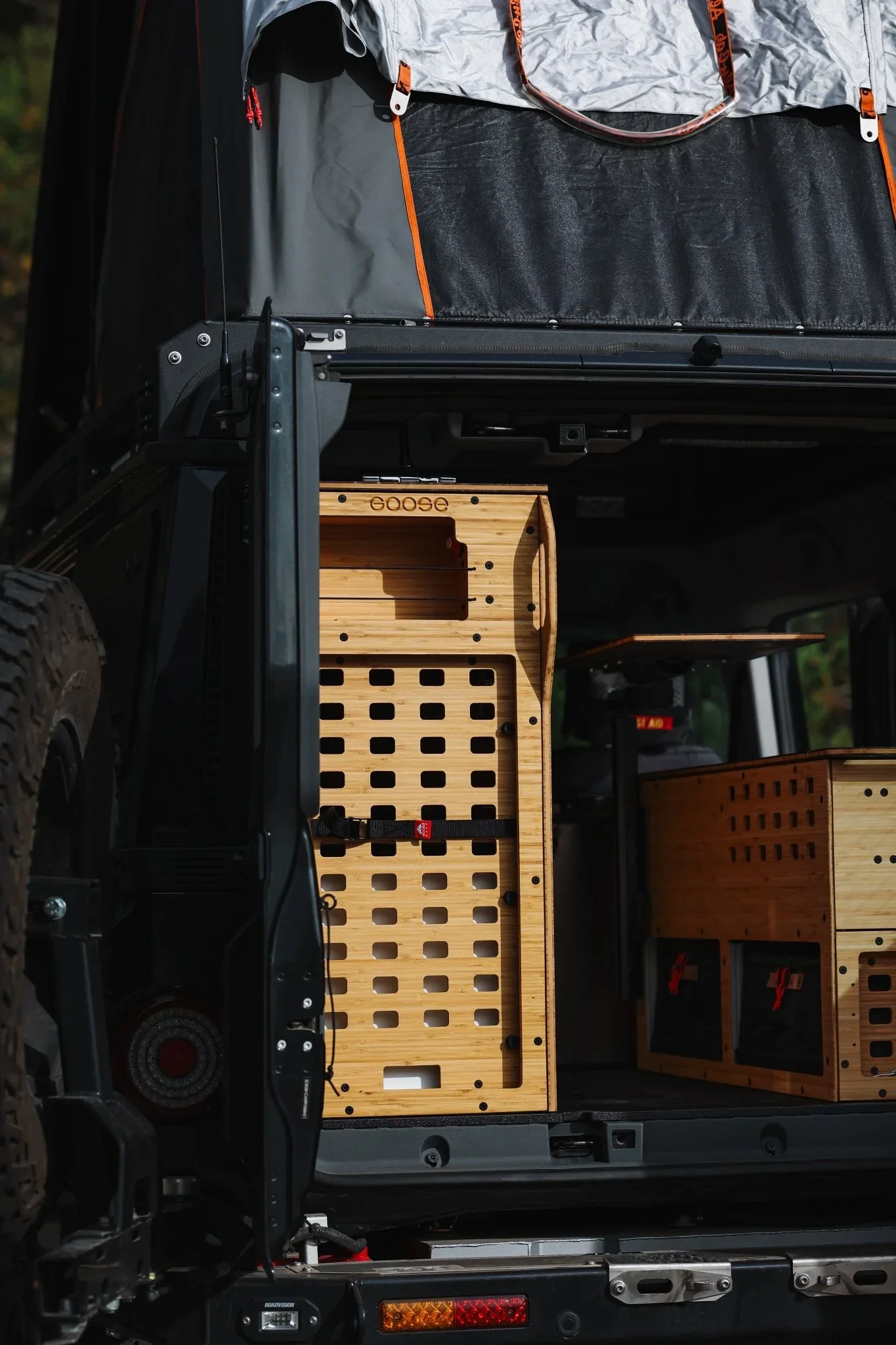 ineos-grenadier-2024-present-1st-gen-venture-series-roof-conversion-interior-rci-8371319.webp